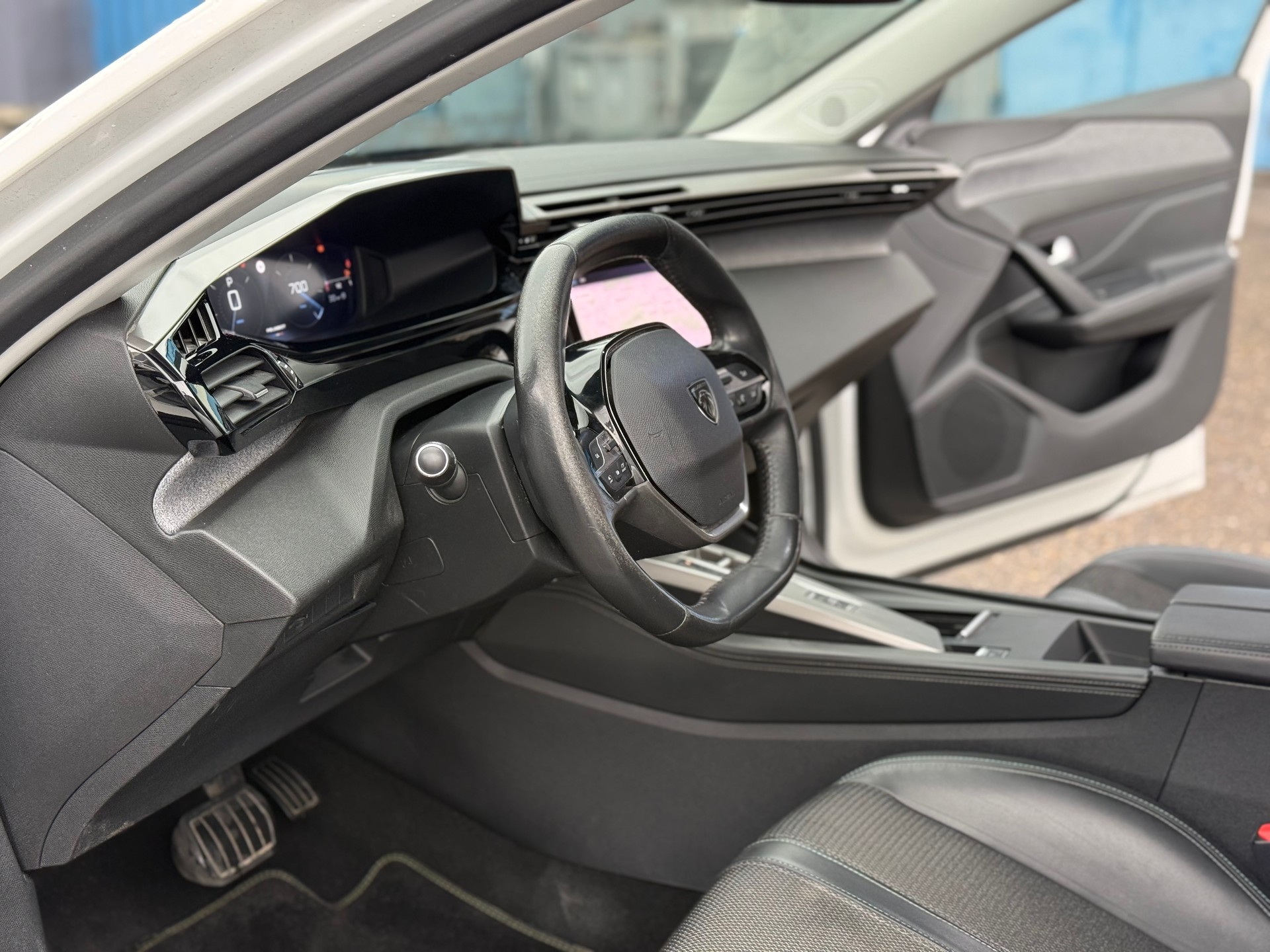 PEUGEOT 308 1.2 Pure Tech Allure EAT8-image-5