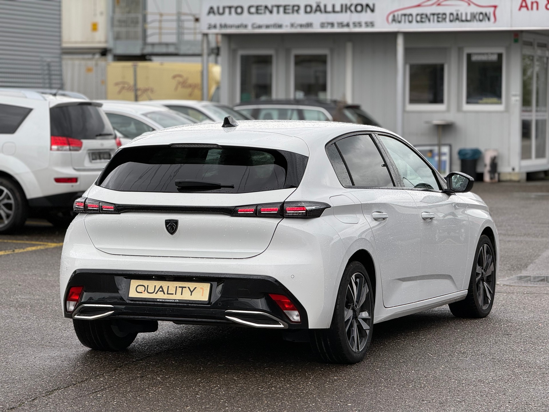 PEUGEOT 308 1.2 Pure Tech Allure EAT8-image-11