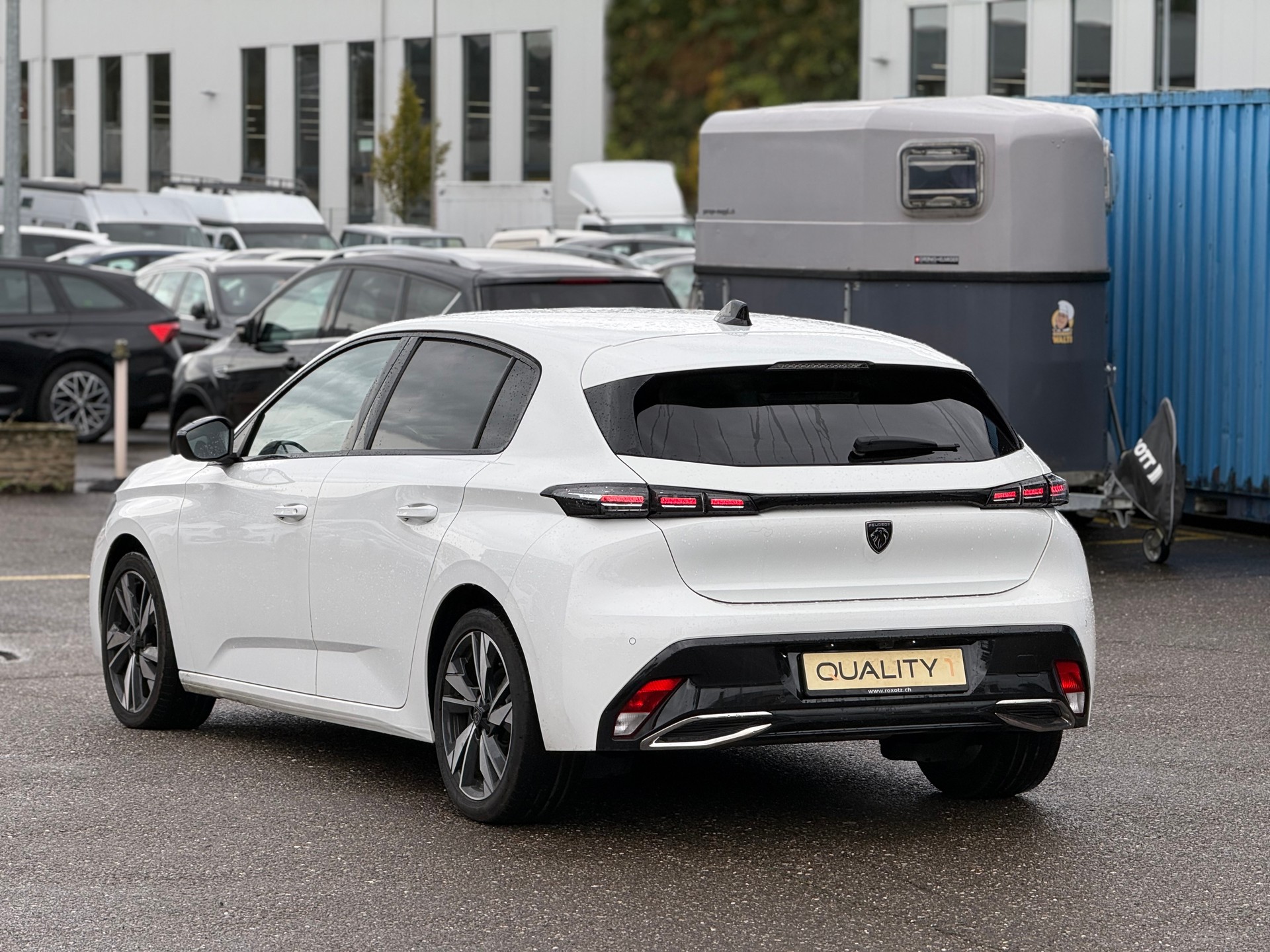 PEUGEOT 308 1.2 Pure Tech Allure EAT8-image-1