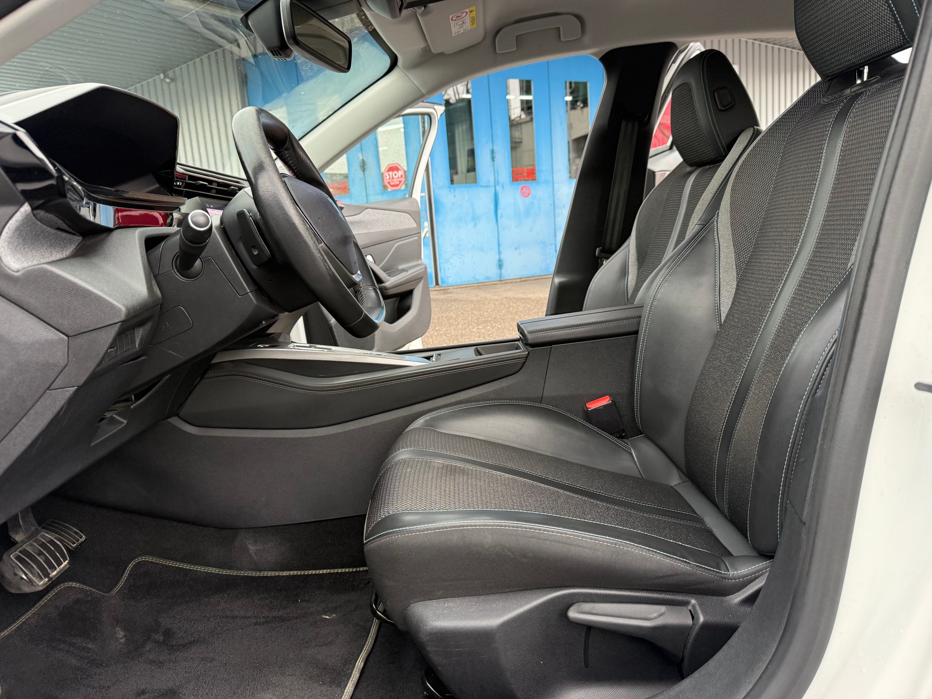 PEUGEOT 308 1.2 Pure Tech Allure EAT8-image-7