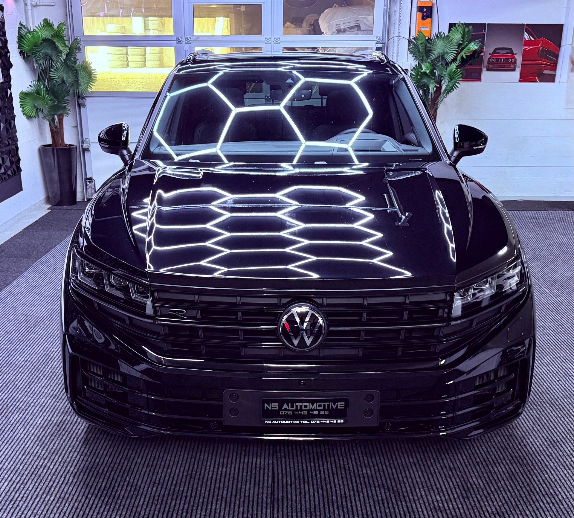 VW Touareg 3.0 TSI eHybrid R Final Edition Tiptronic-image-1