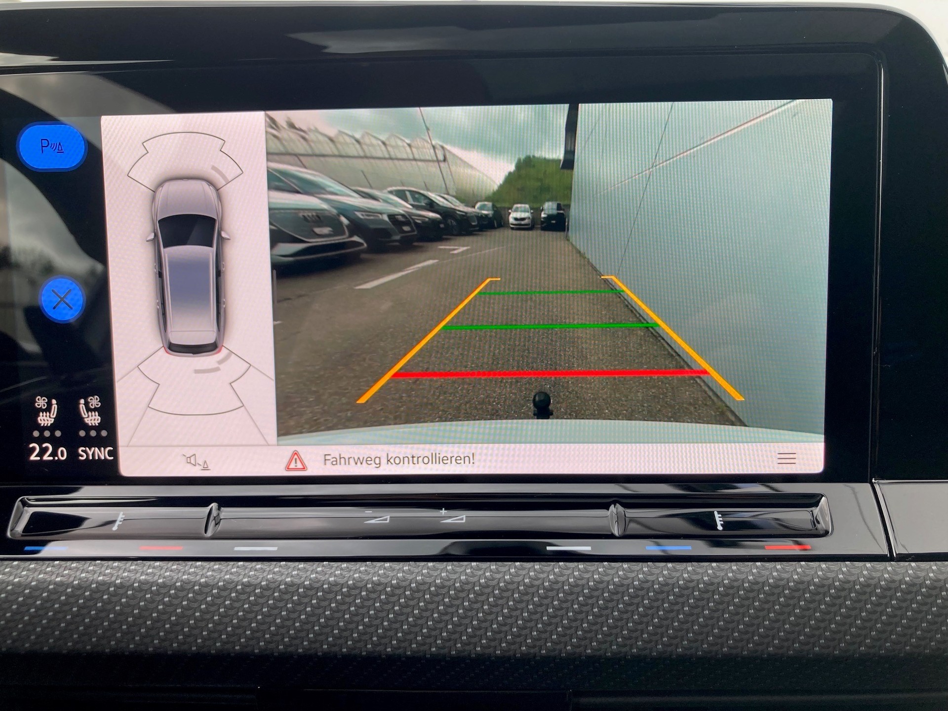 VW Golf Variant 2.0 TSI R DSG 4Motion-image-13