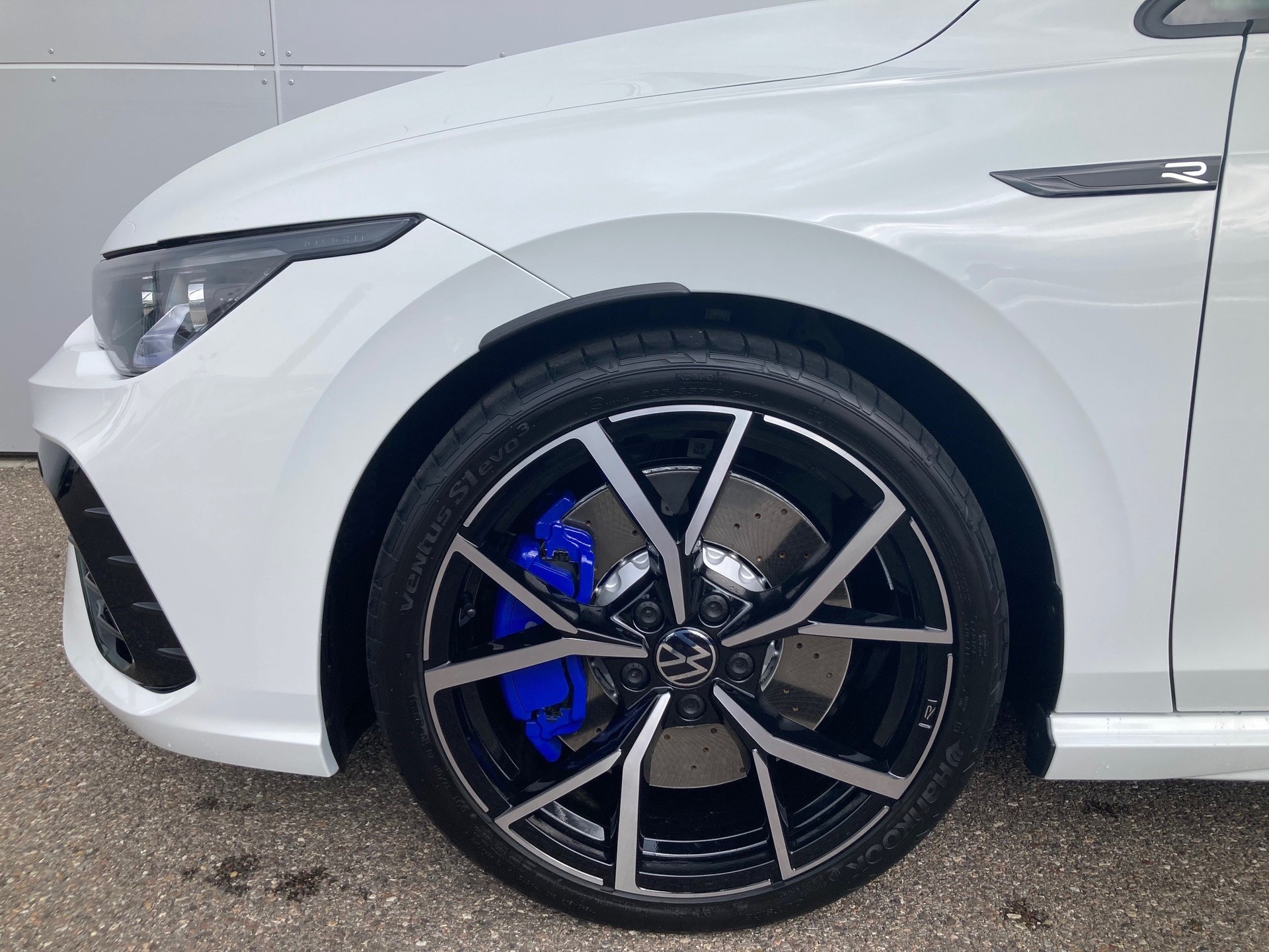 VW Golf Variant 2.0 TSI R DSG 4Motion-image-6