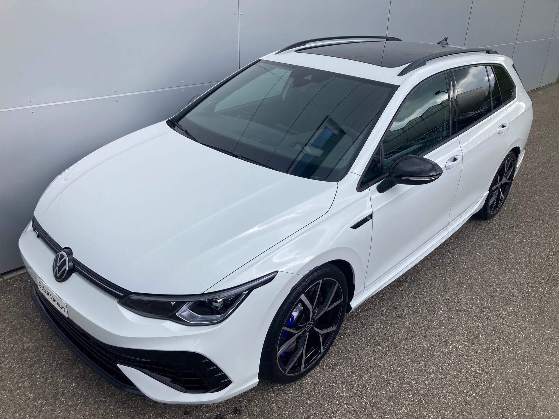 VW Golf Variant 2.0 TSI R DSG 4Motion-image-5