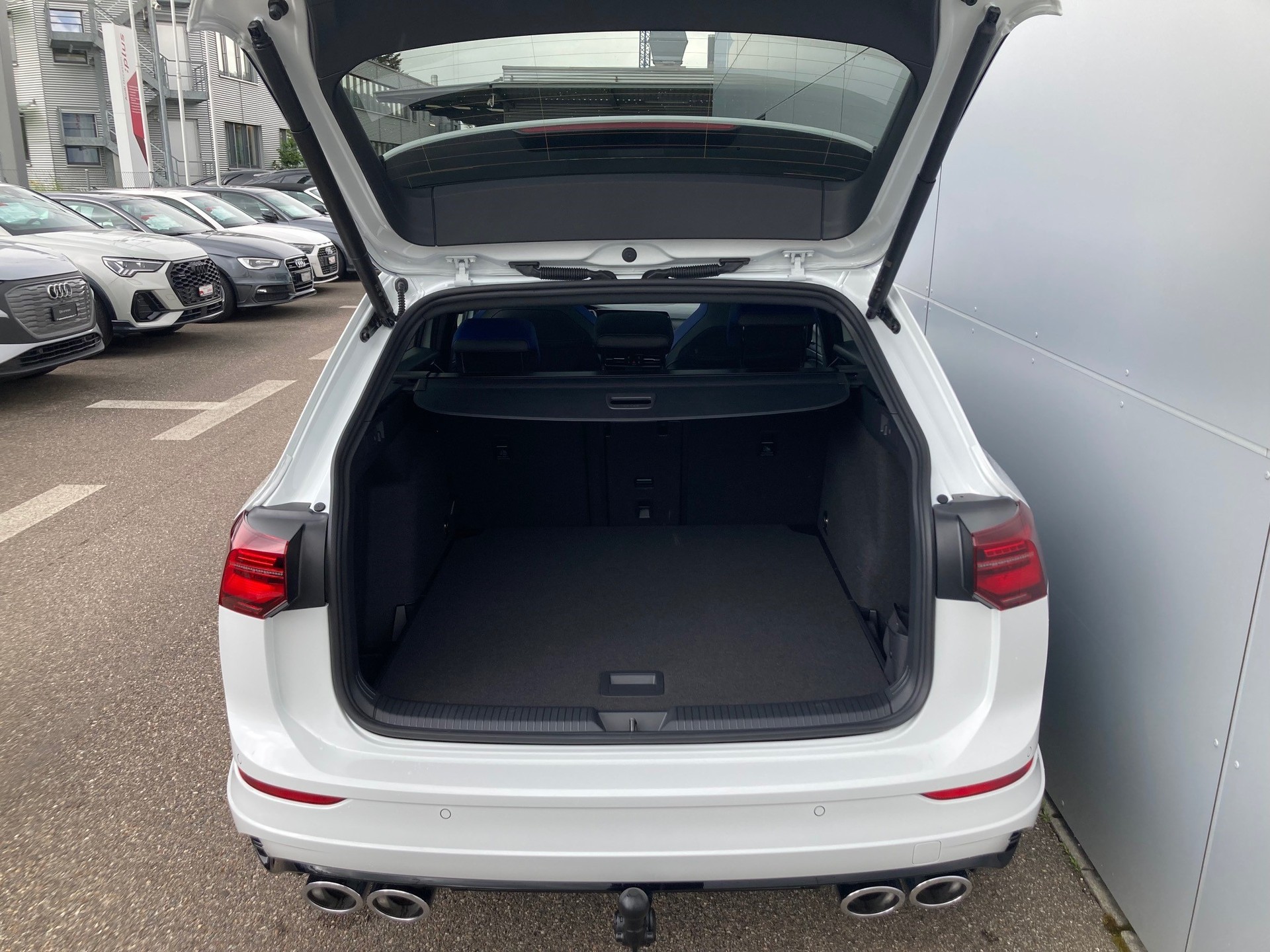 VW Golf Variant 2.0 TSI R DSG 4Motion-image-11