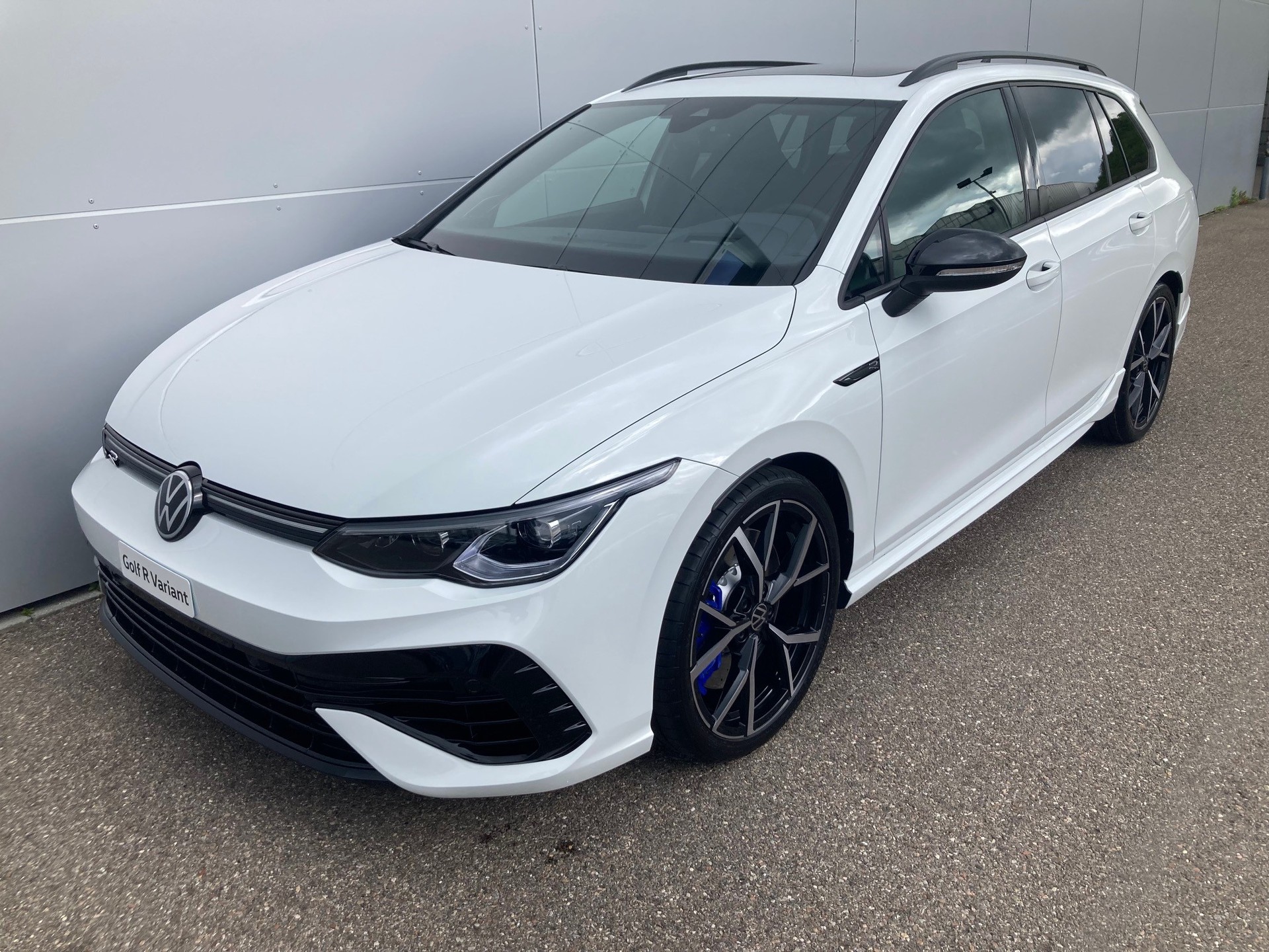VW Golf Variant 2.0 TSI R DSG 4Motion-image-0