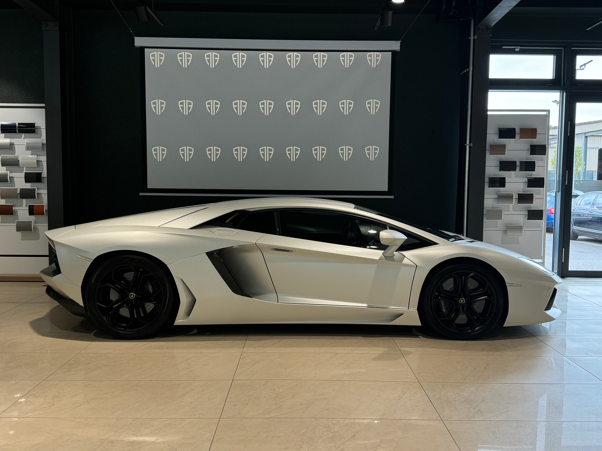 LAMBORGHINI Aventador LP700-4 Coupé E-Gear Carbon Body kit-image-5