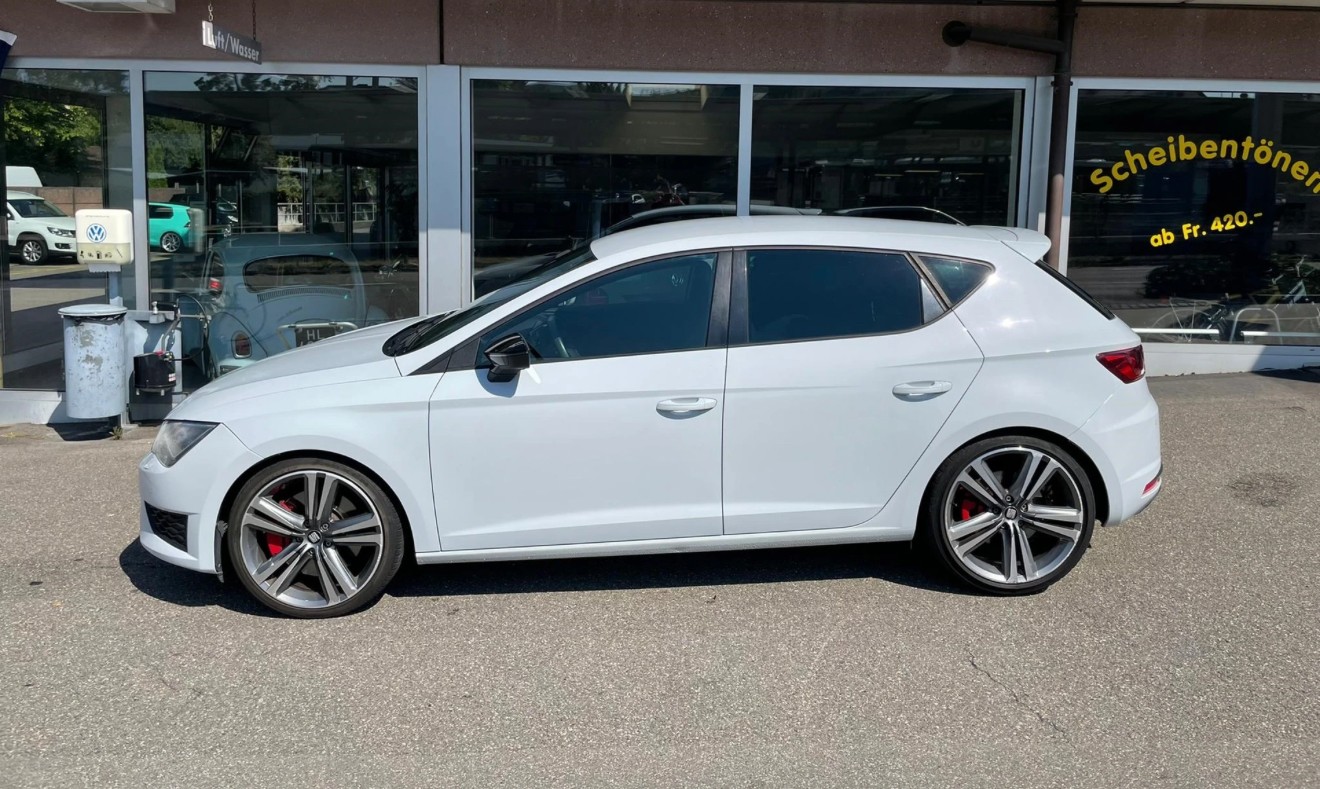 SEAT LEON 2.0 TSI Cupra 280 DSG CH-Auto 52% unter NP in Perlweiss-image-0