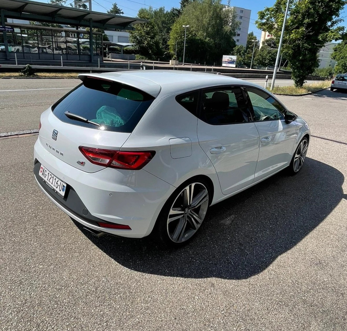 SEAT LEON 2.0 TSI Cupra 280 DSG CH-Auto 52% unter NP in Perlweiss-image-3