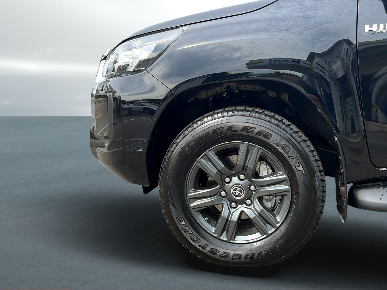 TOYOTA Hilux 2.8d MHEV Style Double Cab 4x4-showroom-element-2