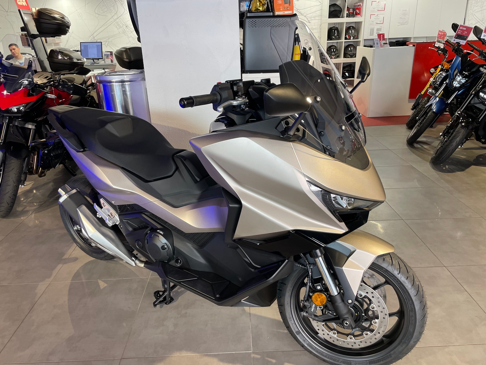 HONDA NSS 750-showroom-element-2