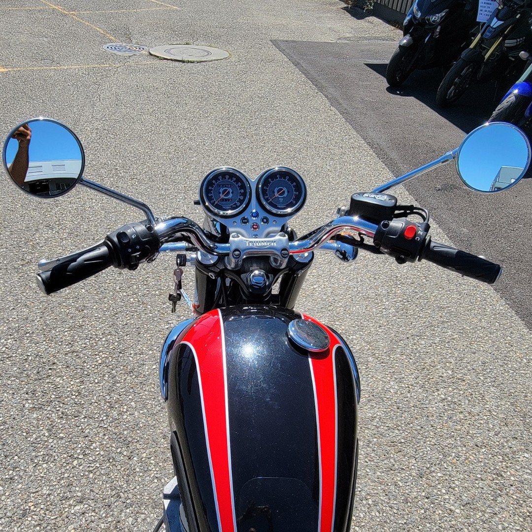 TRIUMPH Bonneville 900 T100-image-10