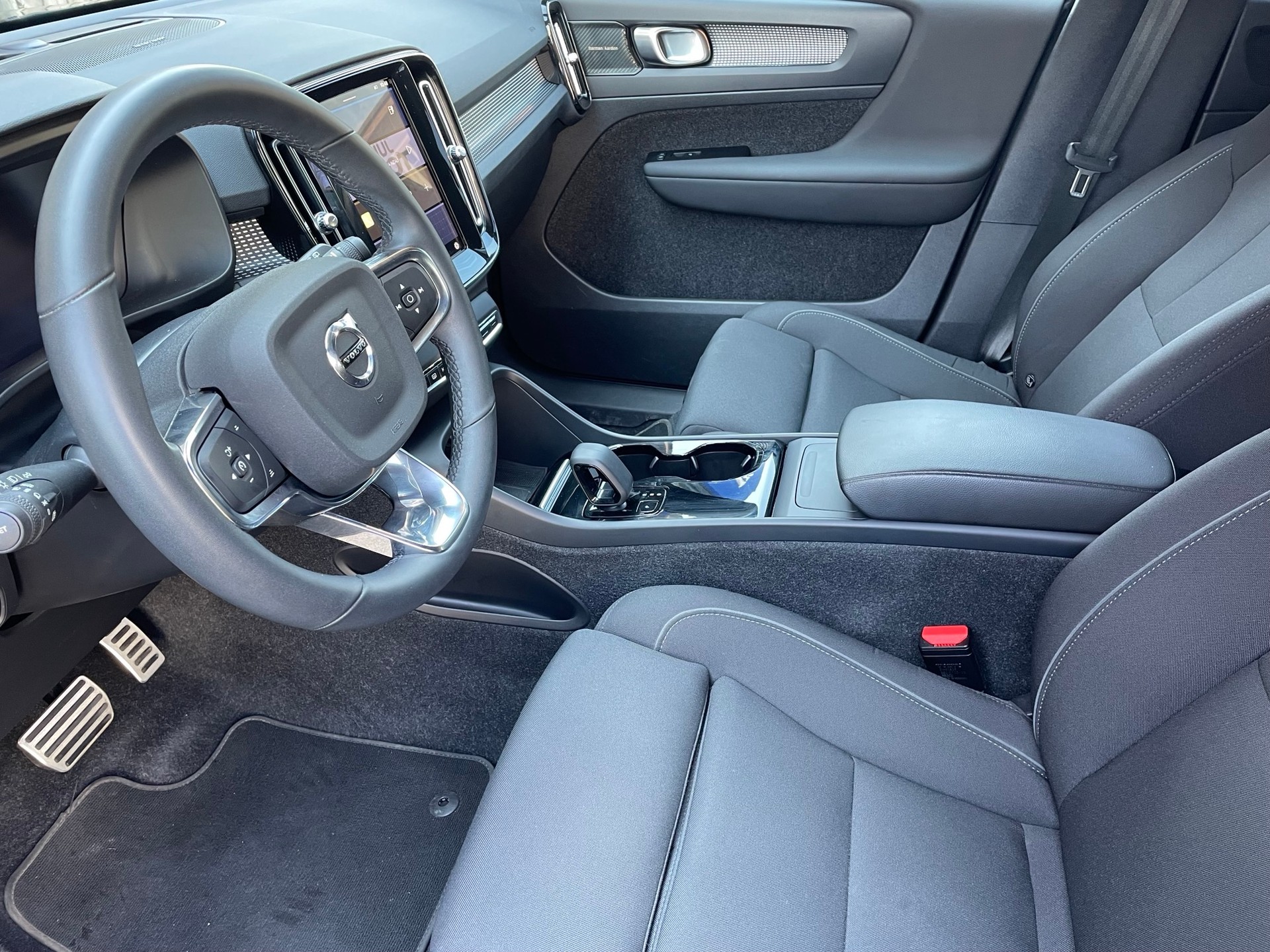 VOLVO XC40 P8 Pro AWD-image-3