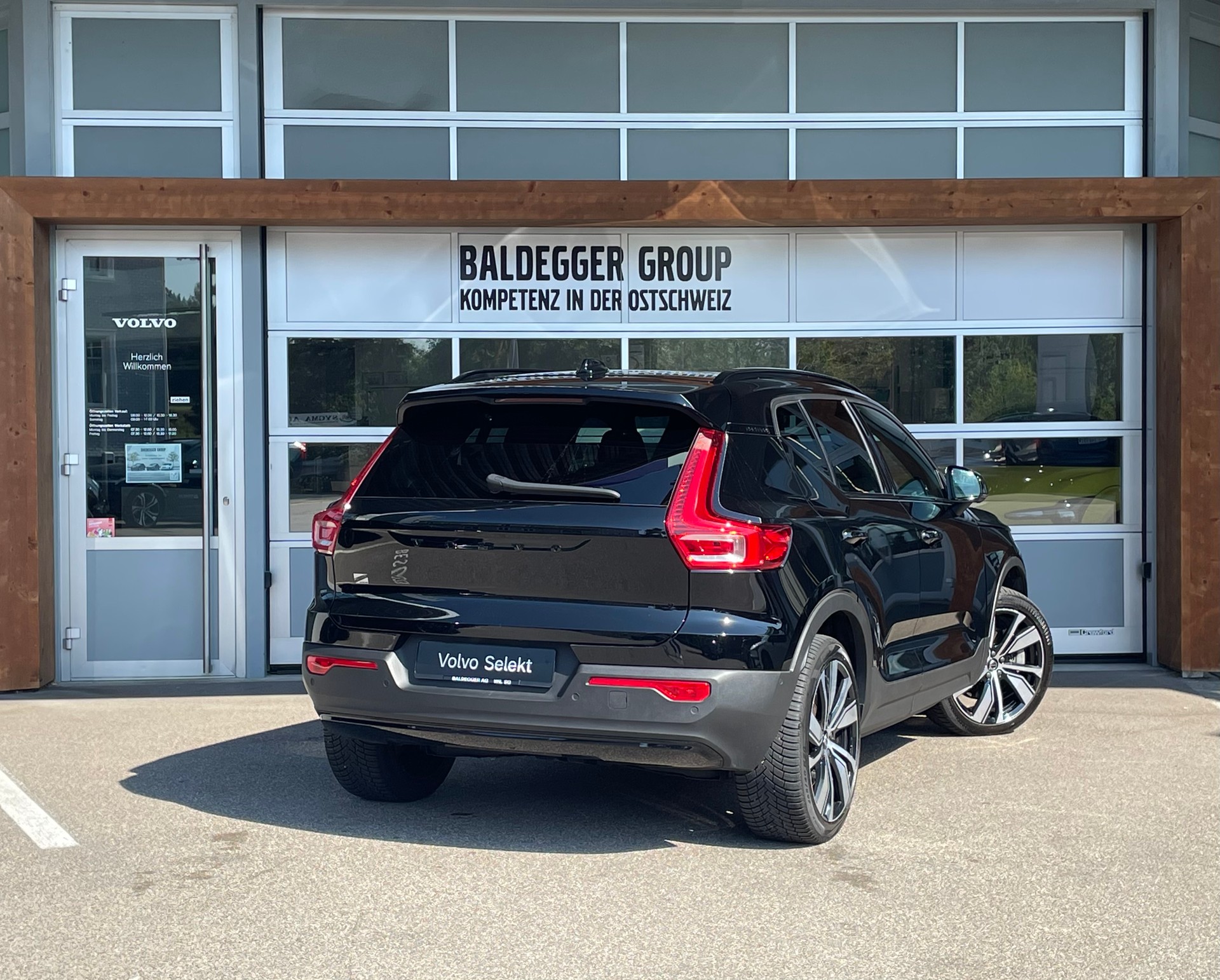 VOLVO XC40 P8 Pro AWD-image-2