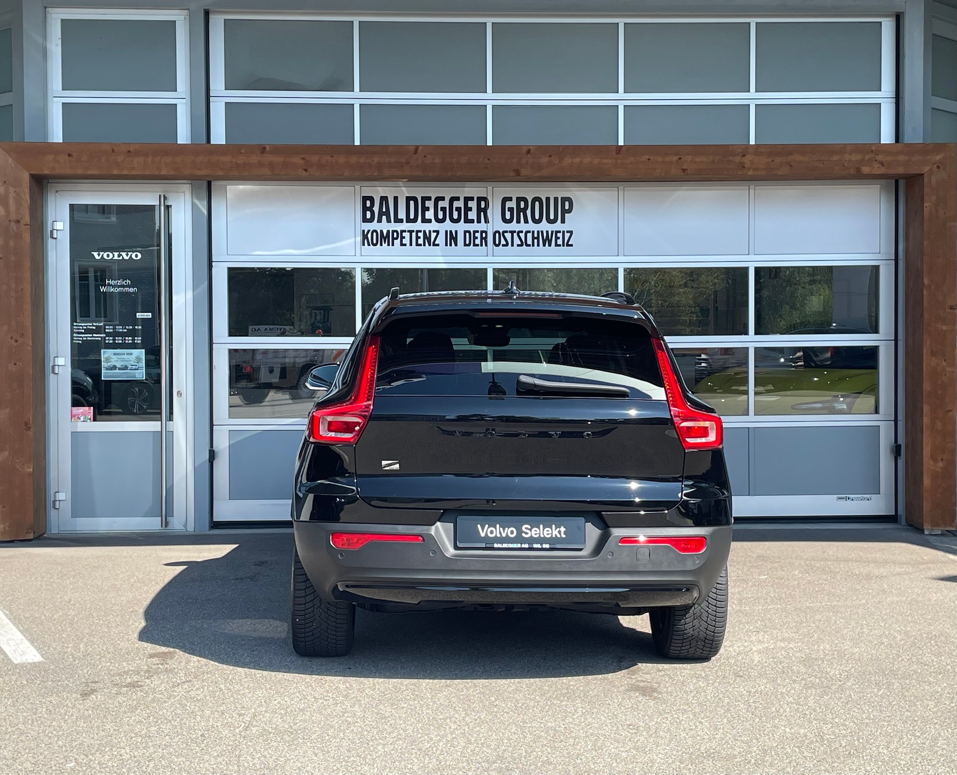 VOLVO XC40 P8 Pro AWD-image-9