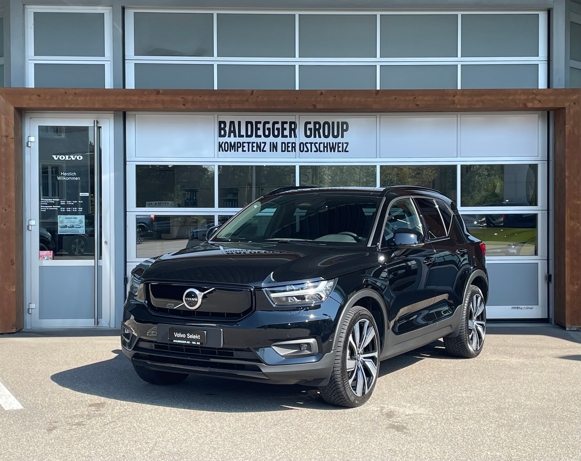 VOLVO XC40 P8 Pro AWD-image-1