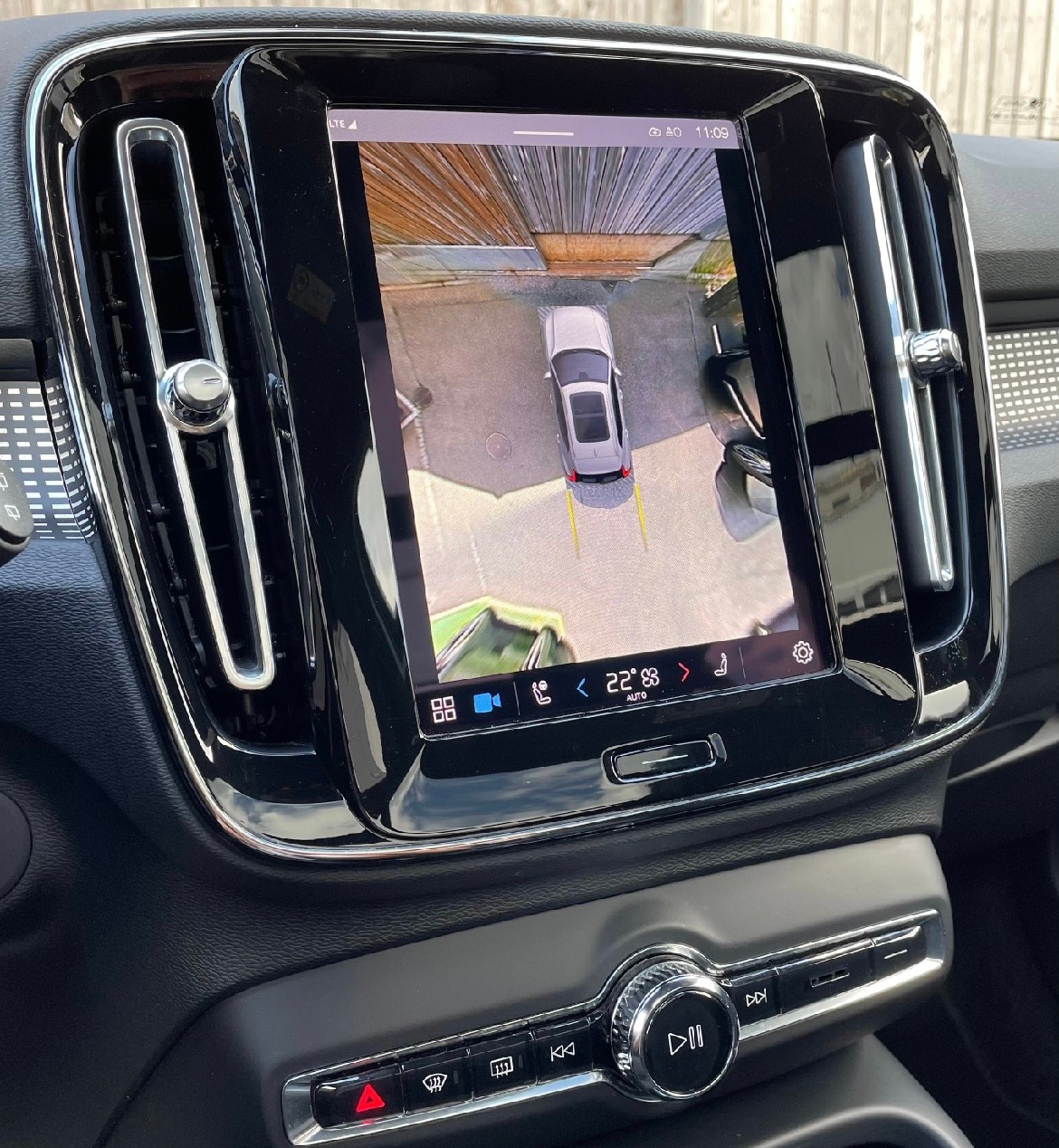 VOLVO XC40 P8 Pro AWD-image-11