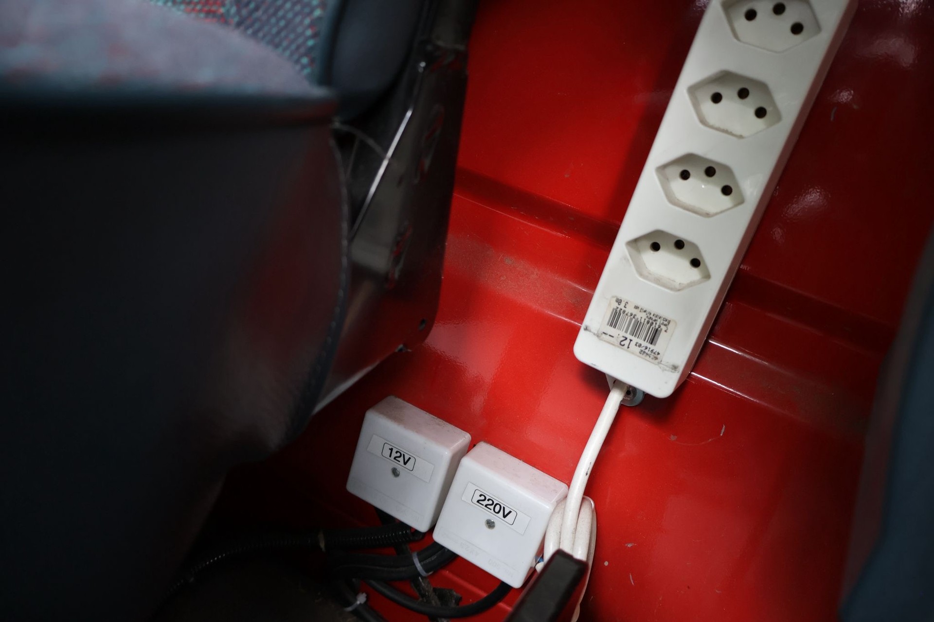 RENAULT TRAFIC-image-11