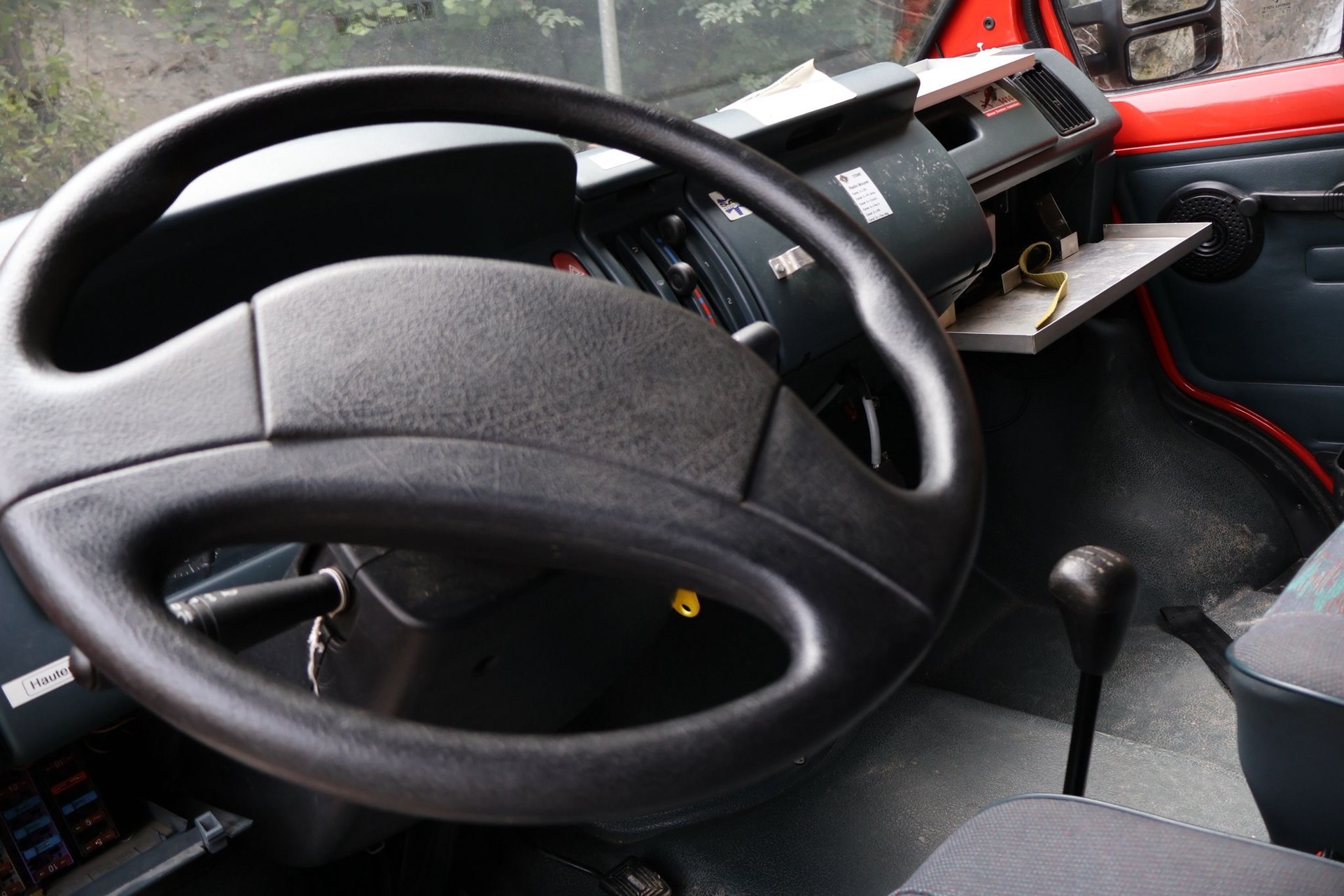 RENAULT TRAFIC-image-14