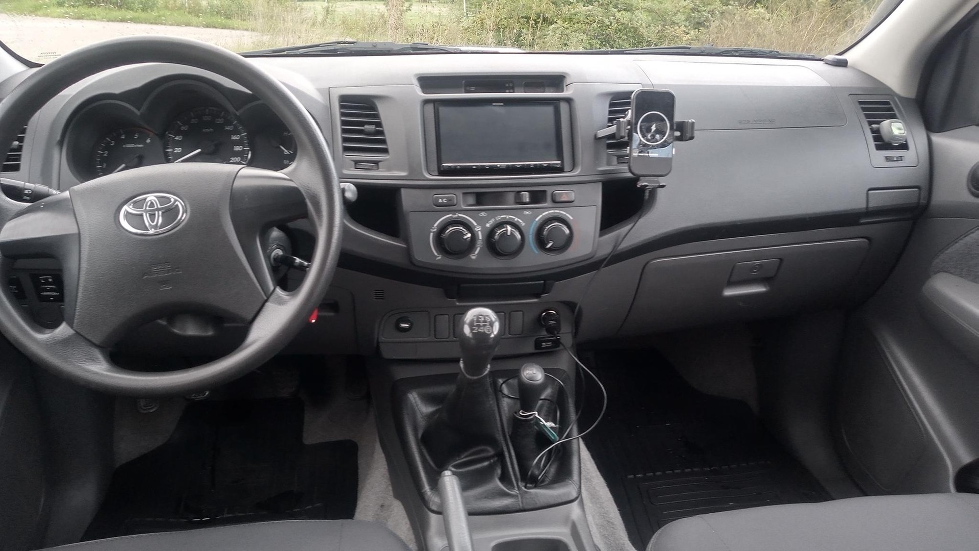 TOYOTA Hilux 2.5D 4WD Double Cab Luna-image-7
