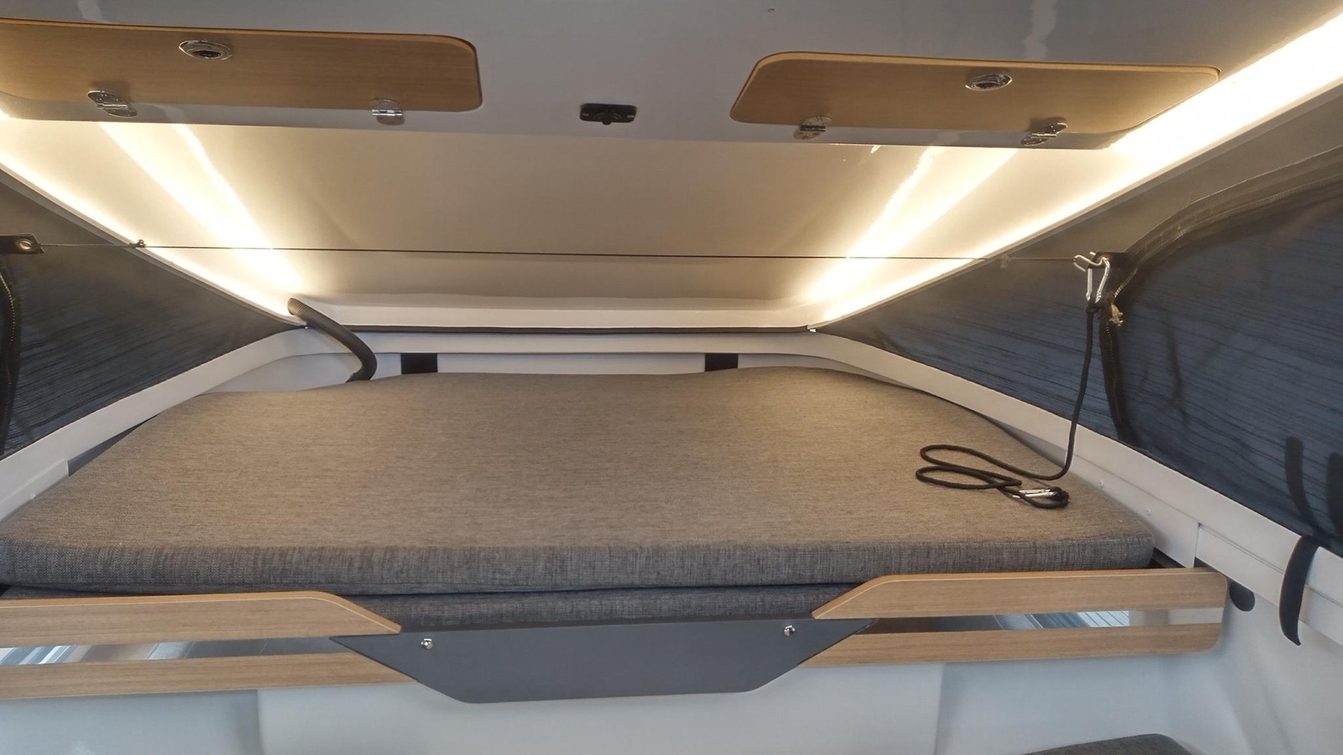 TOYOTA Hilux 2.5D 4WD Double Cab Luna-image-12