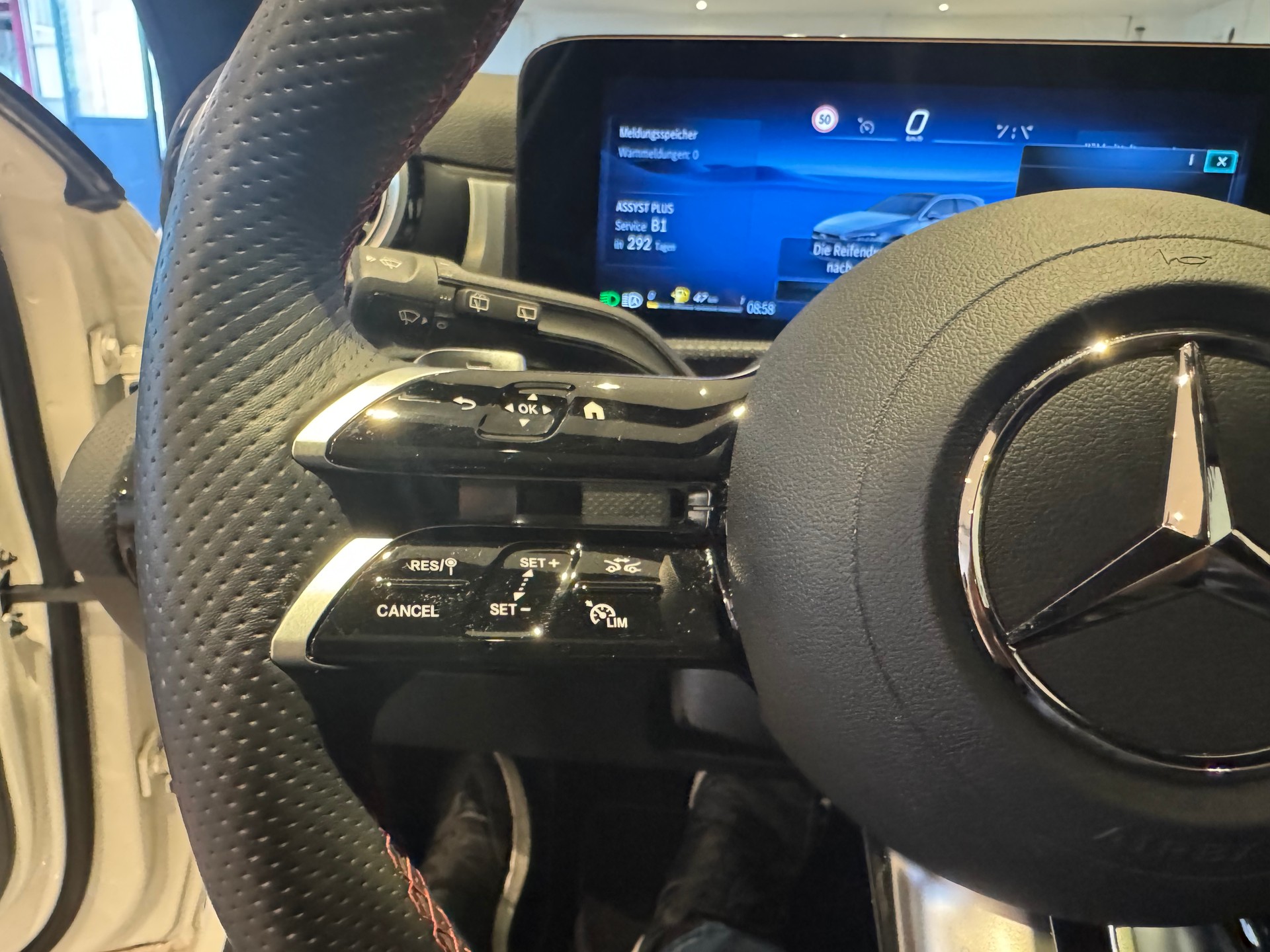MERCEDES-BENZ A 250 AMG Line 4m-image-15