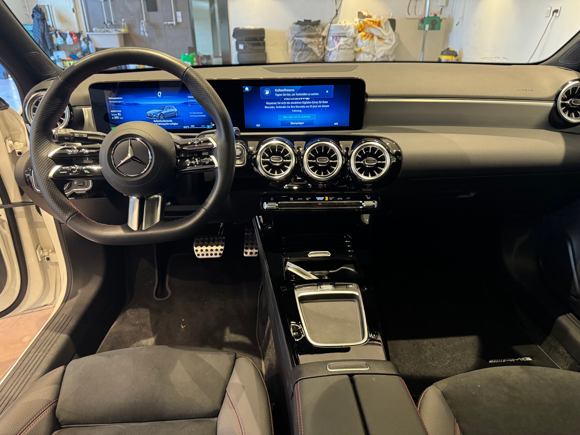 MERCEDES-BENZ A 250 AMG Line 4m-image-11