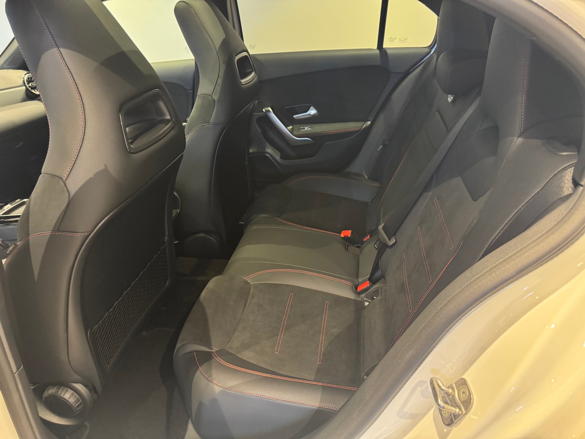 MERCEDES-BENZ A 250 AMG Line 4m-image-10