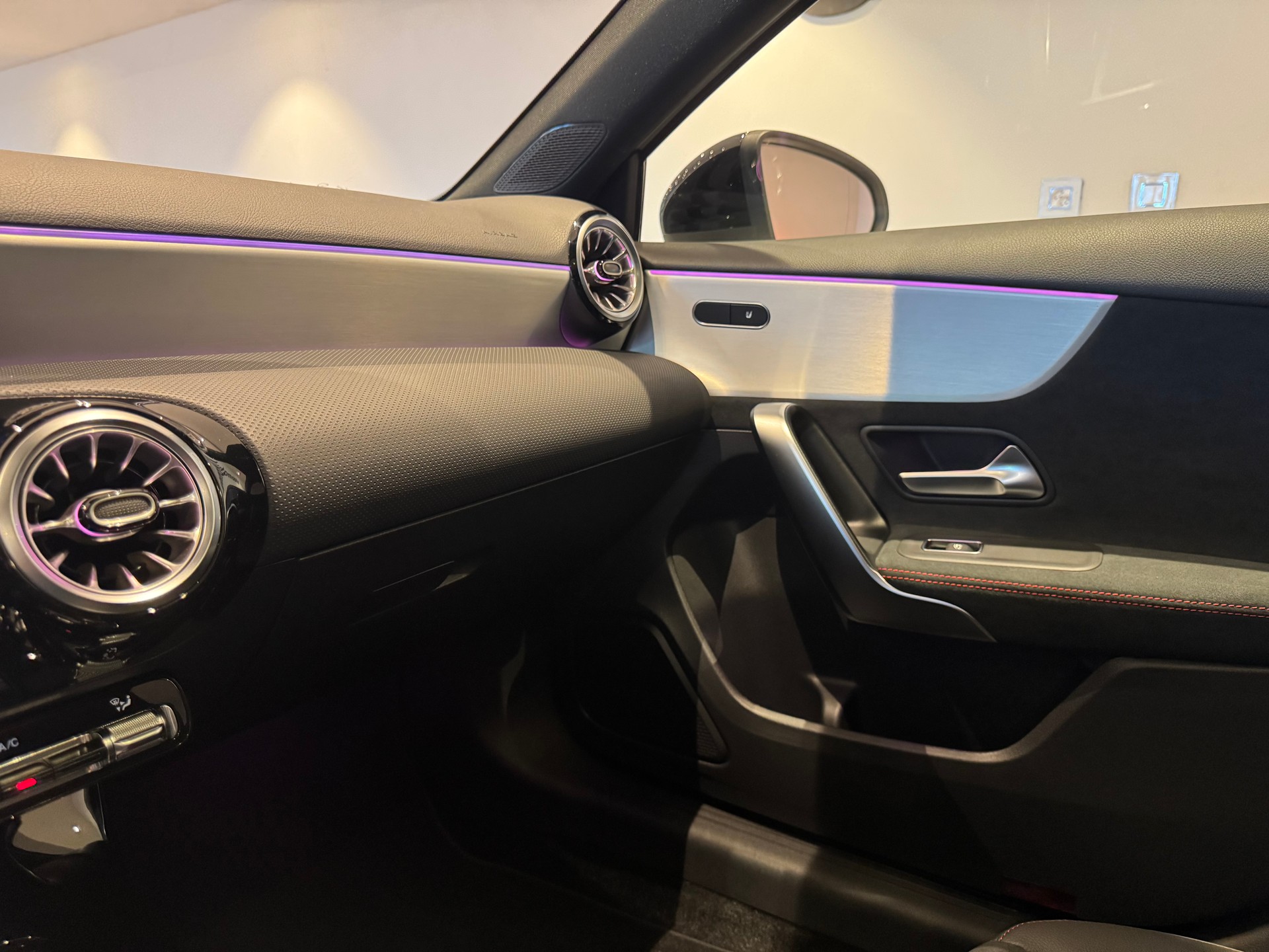 MERCEDES-BENZ A 250 AMG Line 4m-image-18