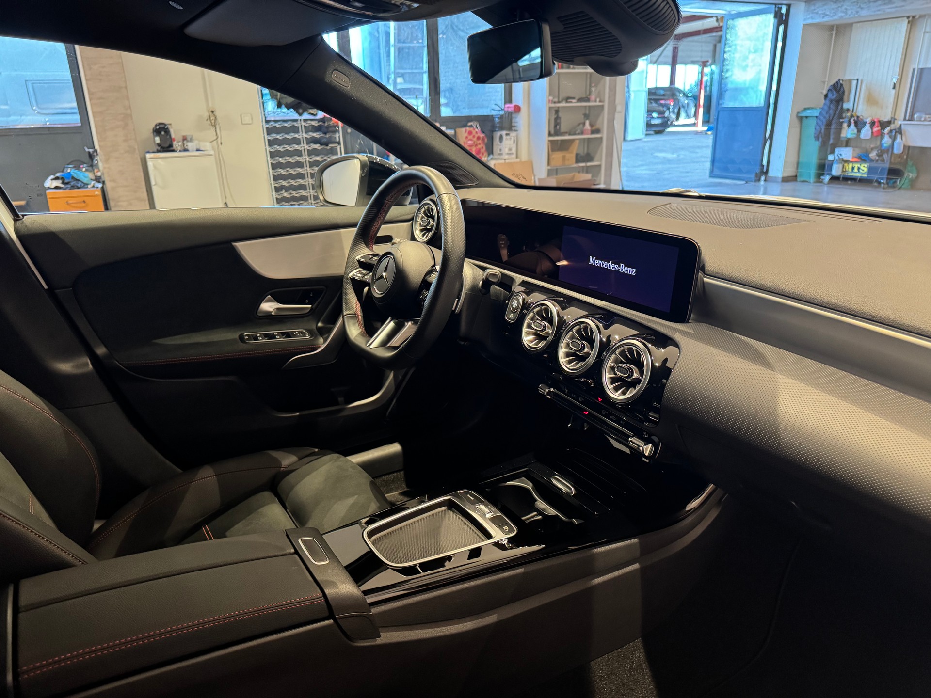 MERCEDES-BENZ A 250 AMG Line 4m-image-8