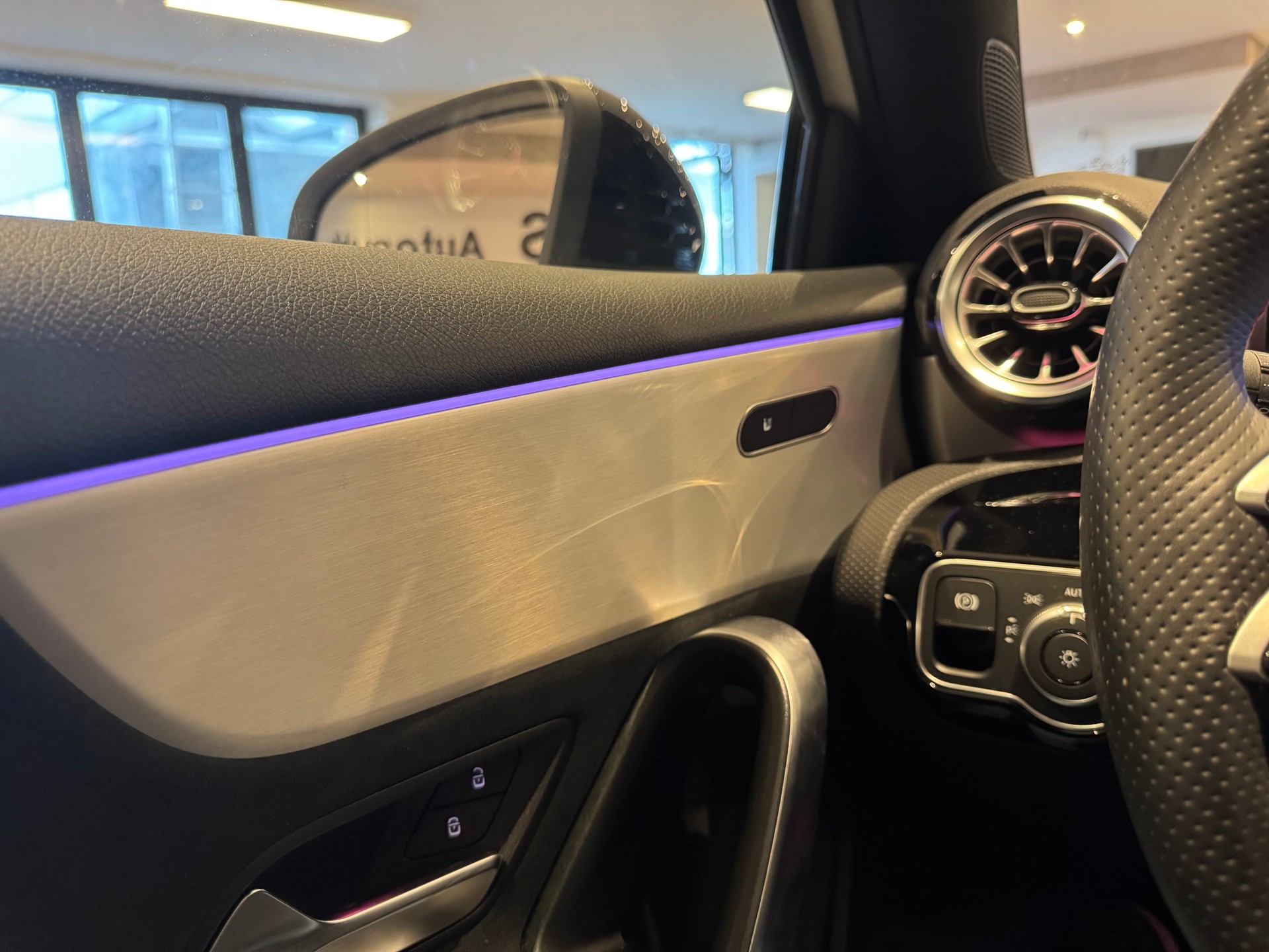 MERCEDES-BENZ A 250 AMG Line 4m-image-17