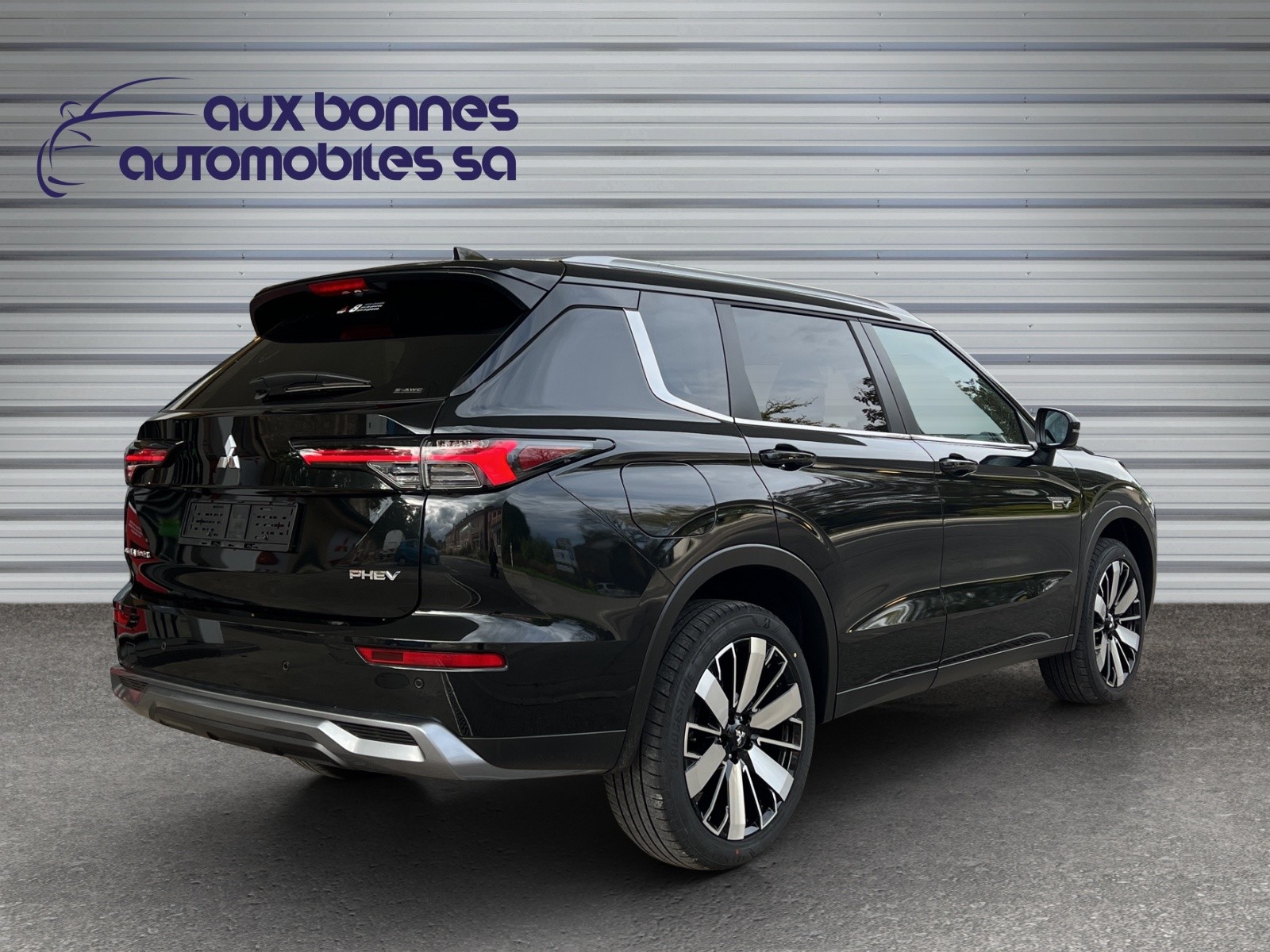 MITSUBISHI Outlander 2.4 PHEV Intense 4WD Automatic-showroom-element-3