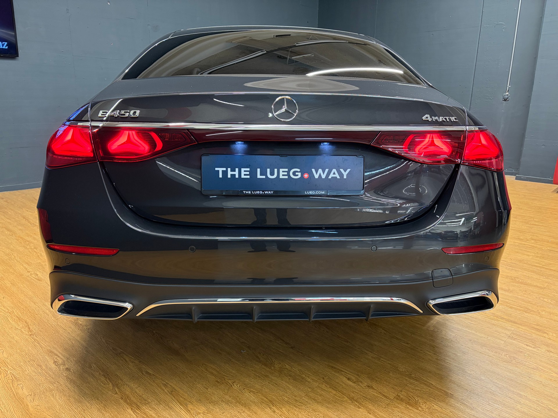 MERCEDES-BENZ E 450 4M - AMG / DISTRONIC / 360 Grad Kamera / 4D Soundsystem-image-9