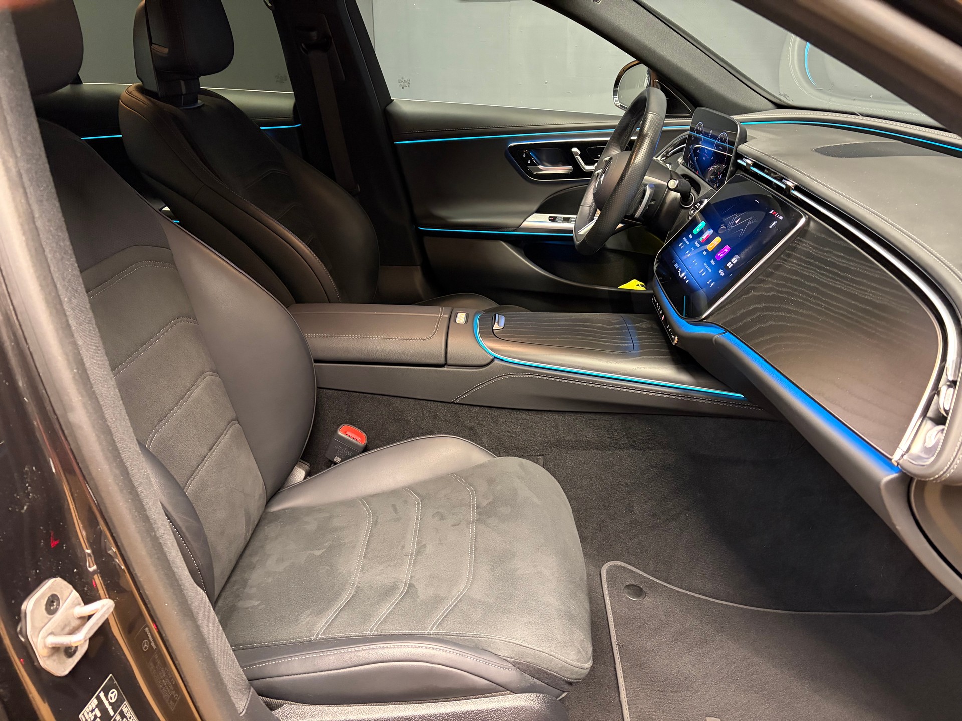 MERCEDES-BENZ E 450 4M - AMG / DISTRONIC / 360 Grad Kamera / 4D Soundsystem-image-14