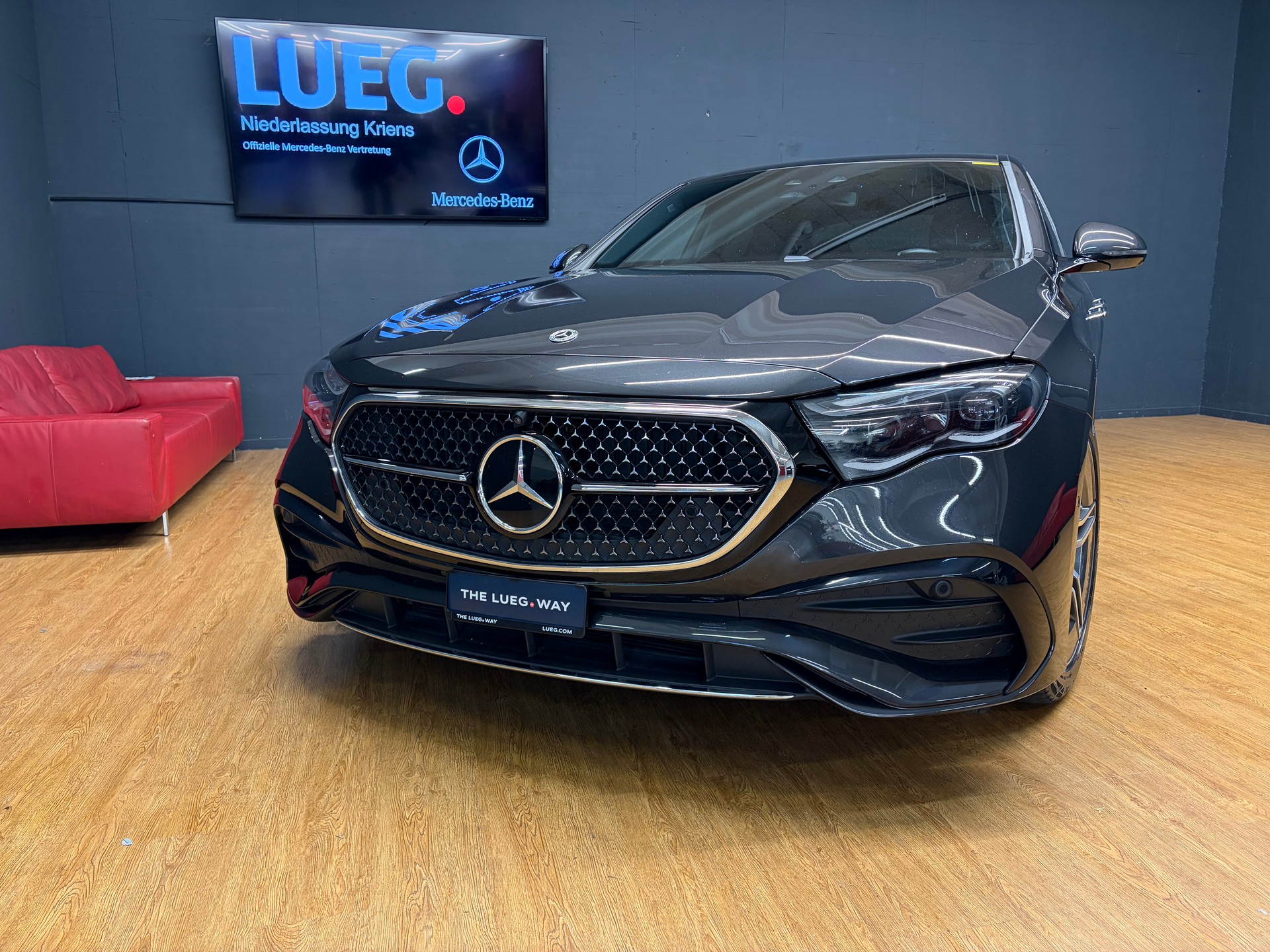 MERCEDES-BENZ E 450 4M - AMG / DISTRONIC / 360 Grad Kamera / 4D Soundsystem-image-3
