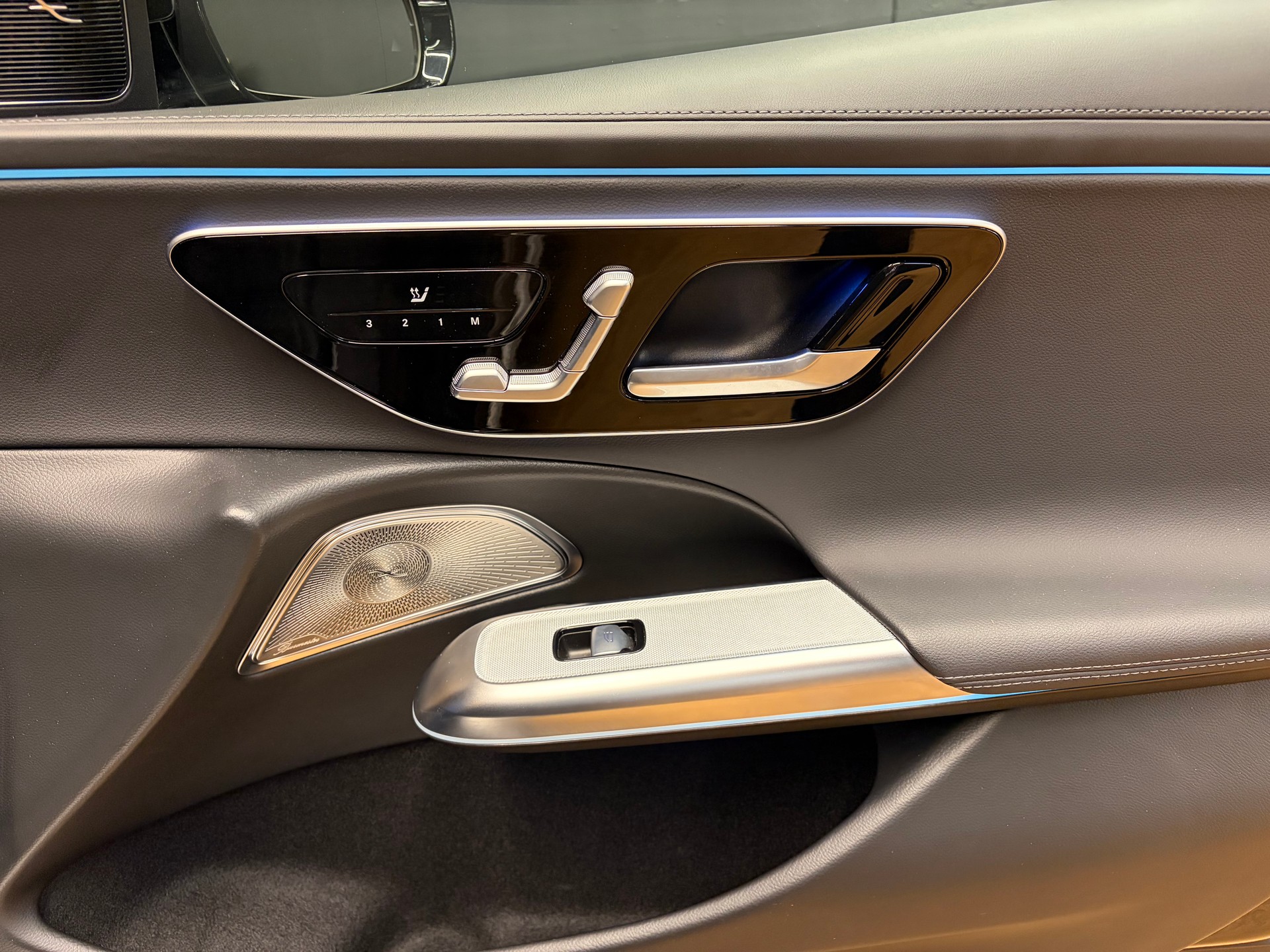 MERCEDES-BENZ E 450 4M - AMG / DISTRONIC / 360 Grad Kamera / 4D Soundsystem-image-15