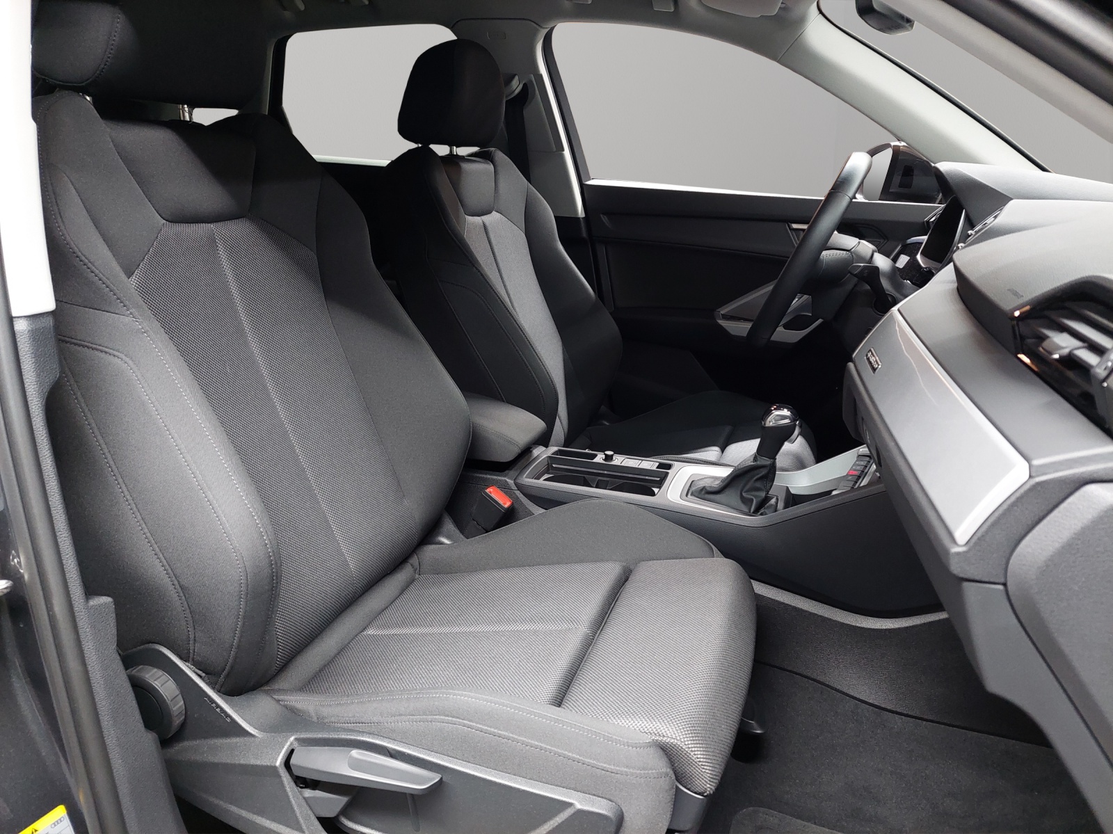 AUDI Q3 35 TDI S line quattro S-tronic-image-8