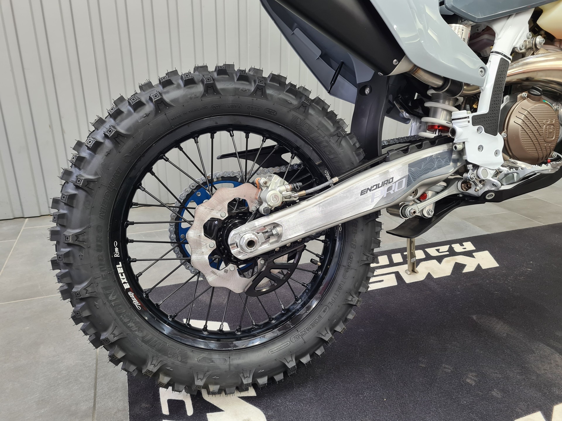 HUSQVARNA TE 300 PRO-showroom-element-3