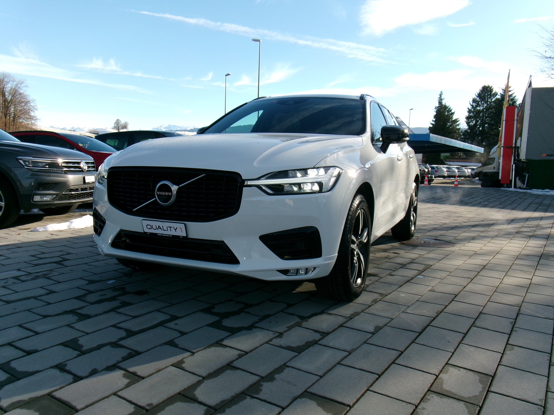 VOLVO XC60 B5 Benzin Mild Hybrid AWD R-Design Geartronic