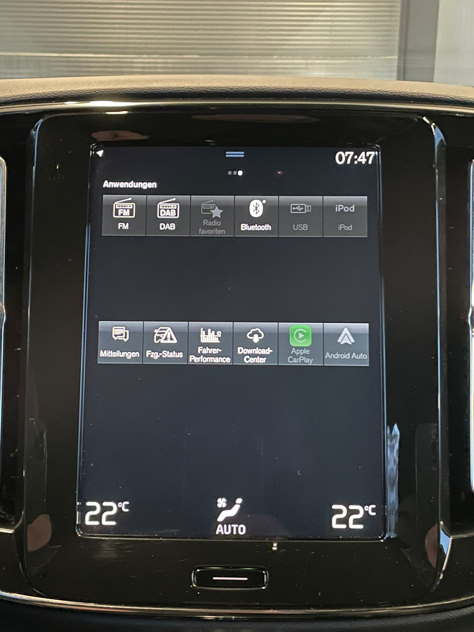 VOLVO XC40 1.5 T3 R-Design-image-11