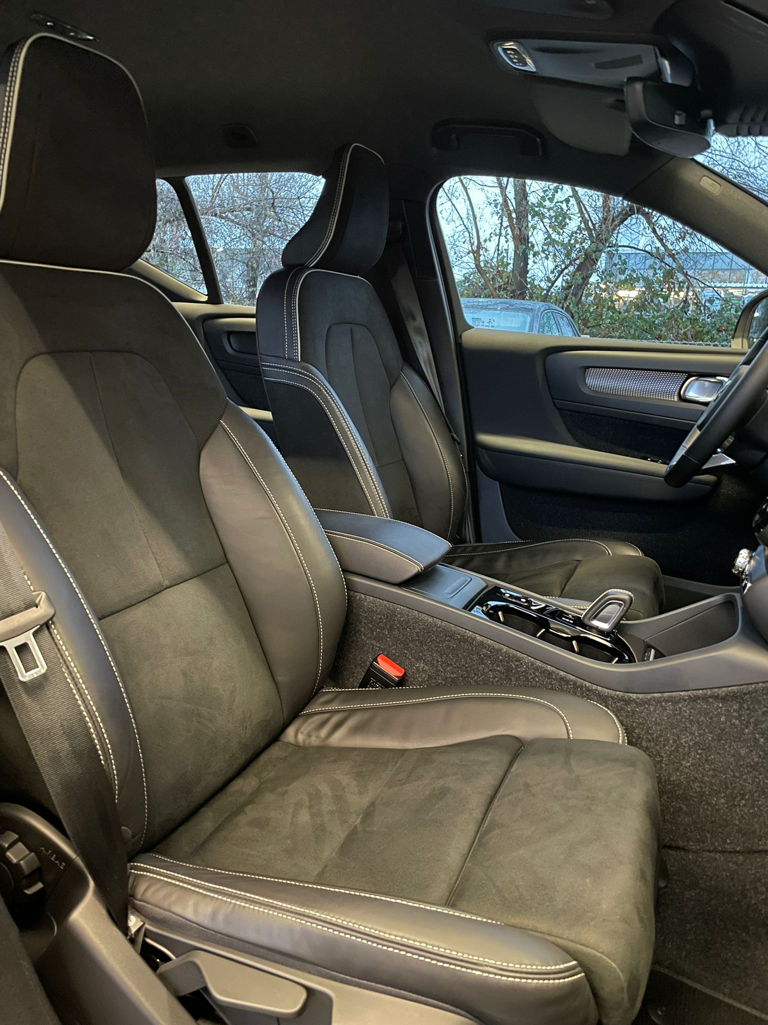 VOLVO XC40 1.5 T3 R-Design-image-5