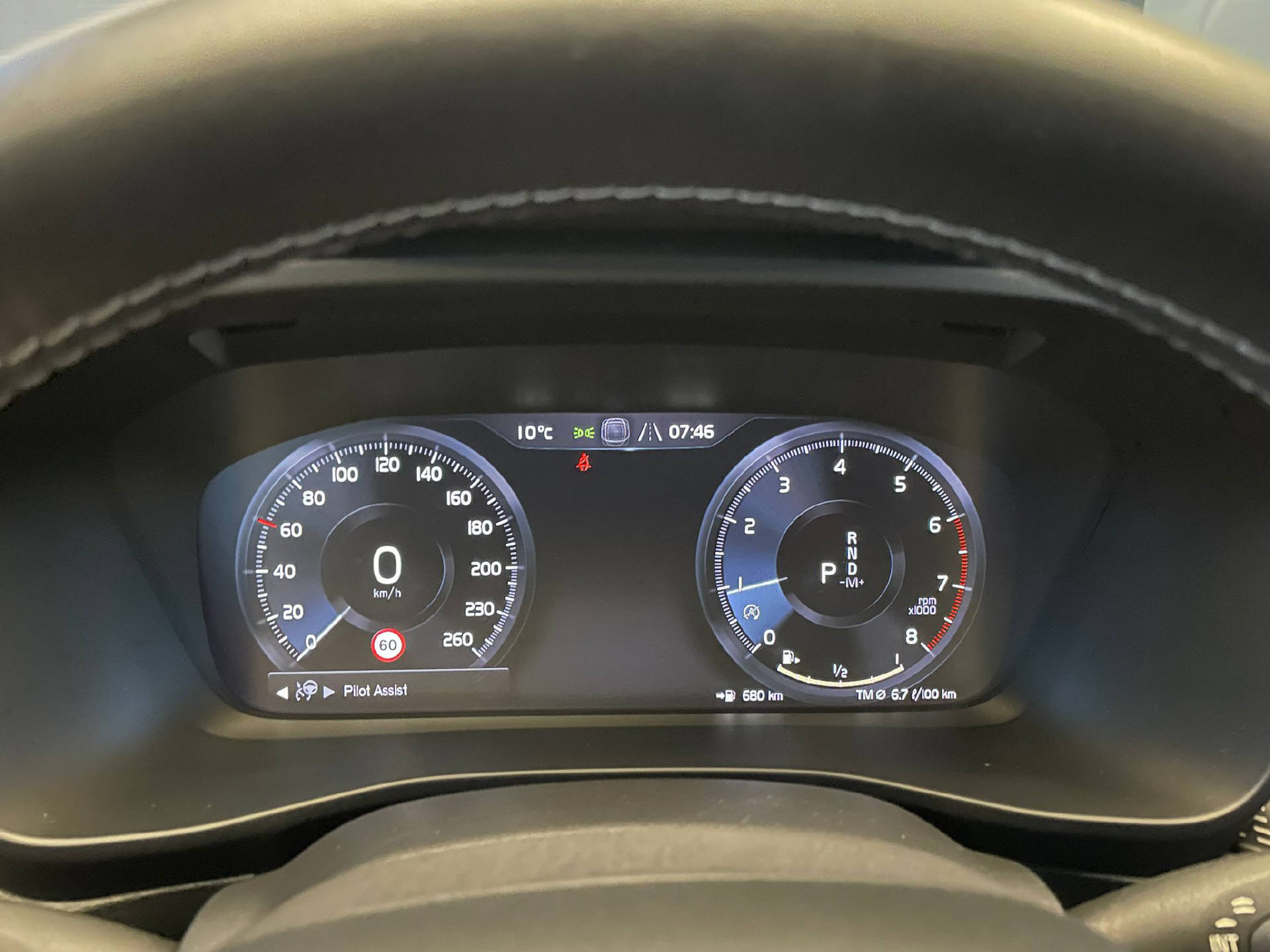 VOLVO XC40 1.5 T3 R-Design-image-9