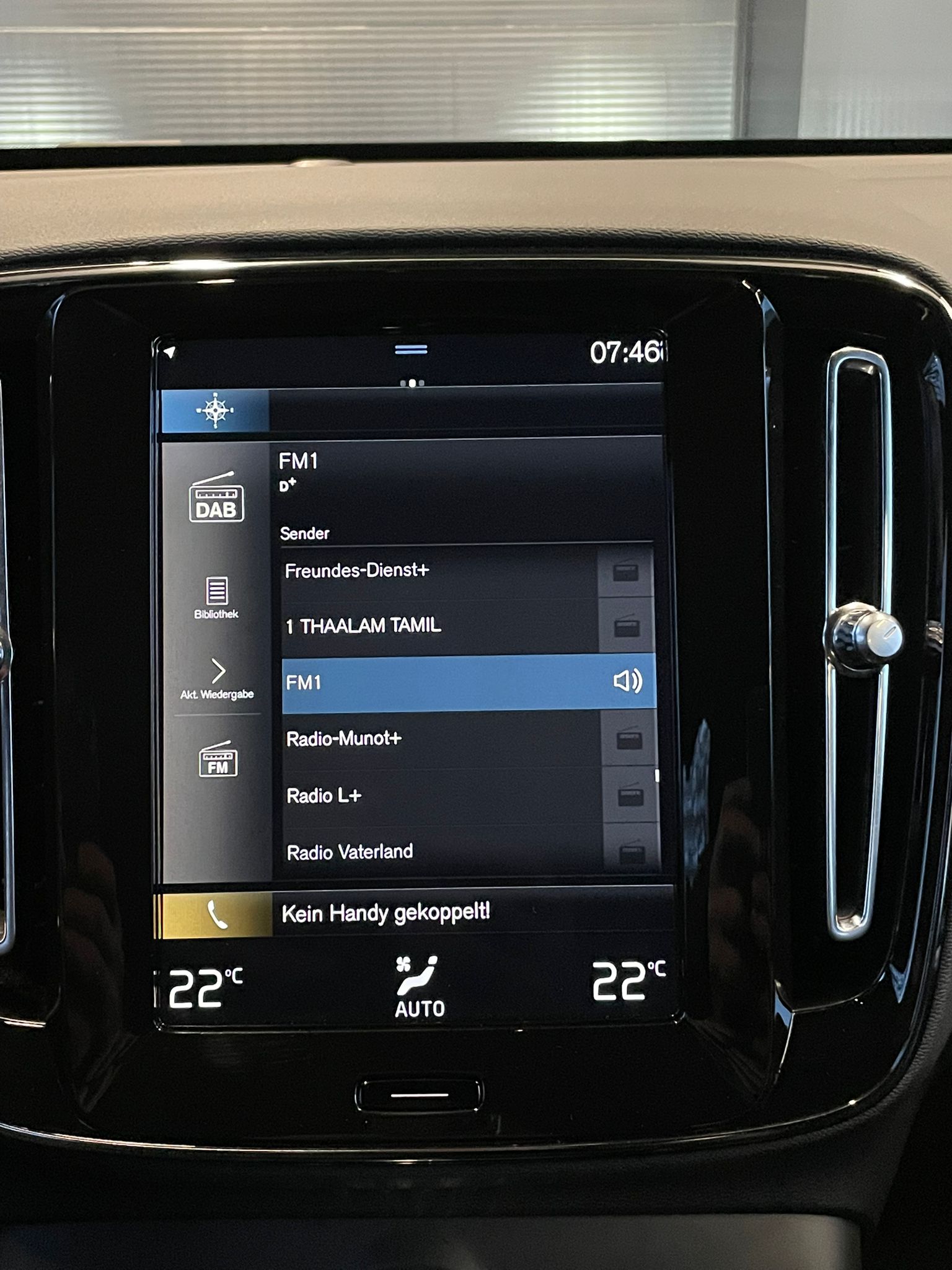 VOLVO XC40 1.5 T3 R-Design-image-13