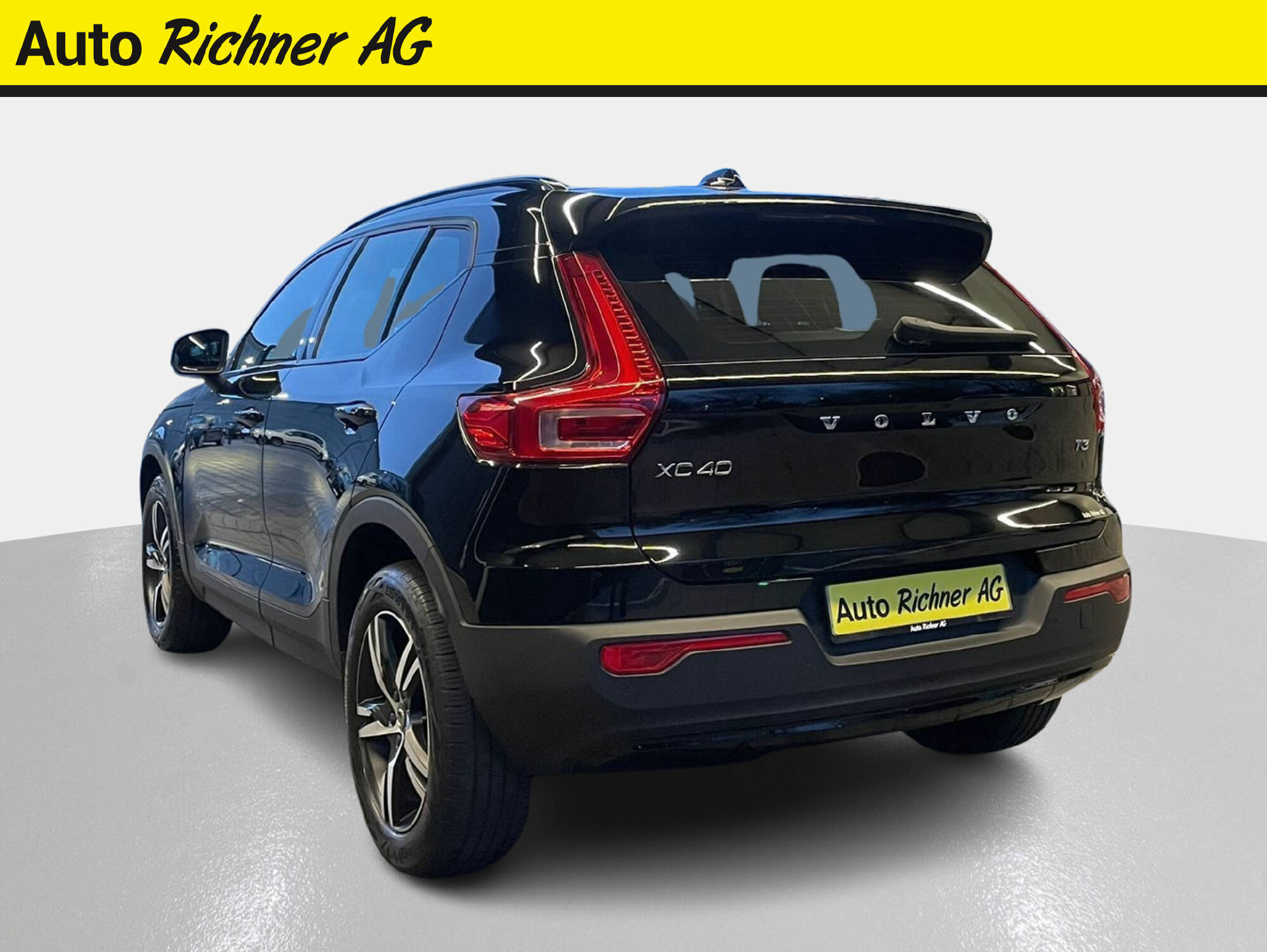 VOLVO XC40 1.5 T3 R-Design-image-4