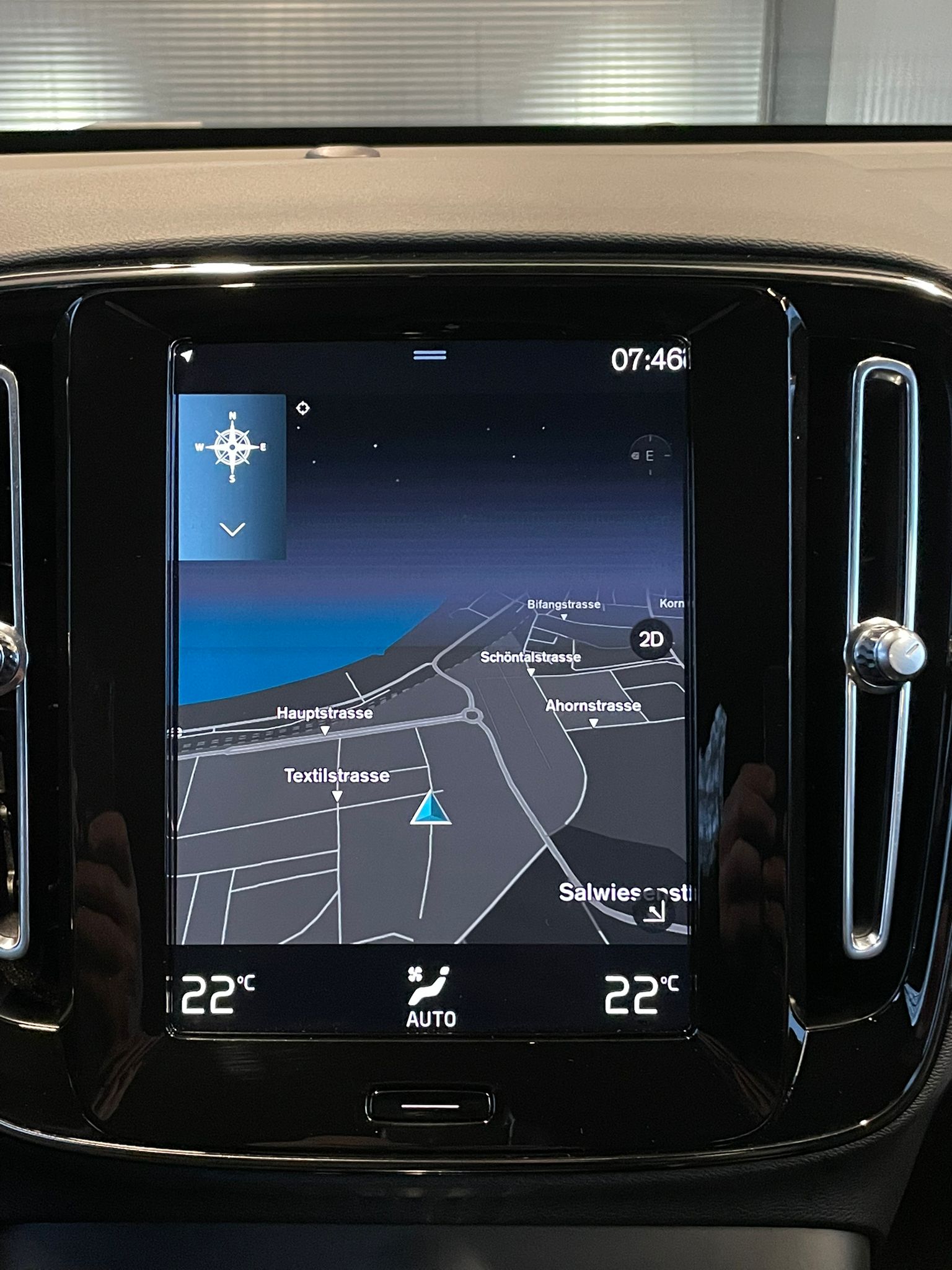 VOLVO XC40 1.5 T3 R-Design-image-12
