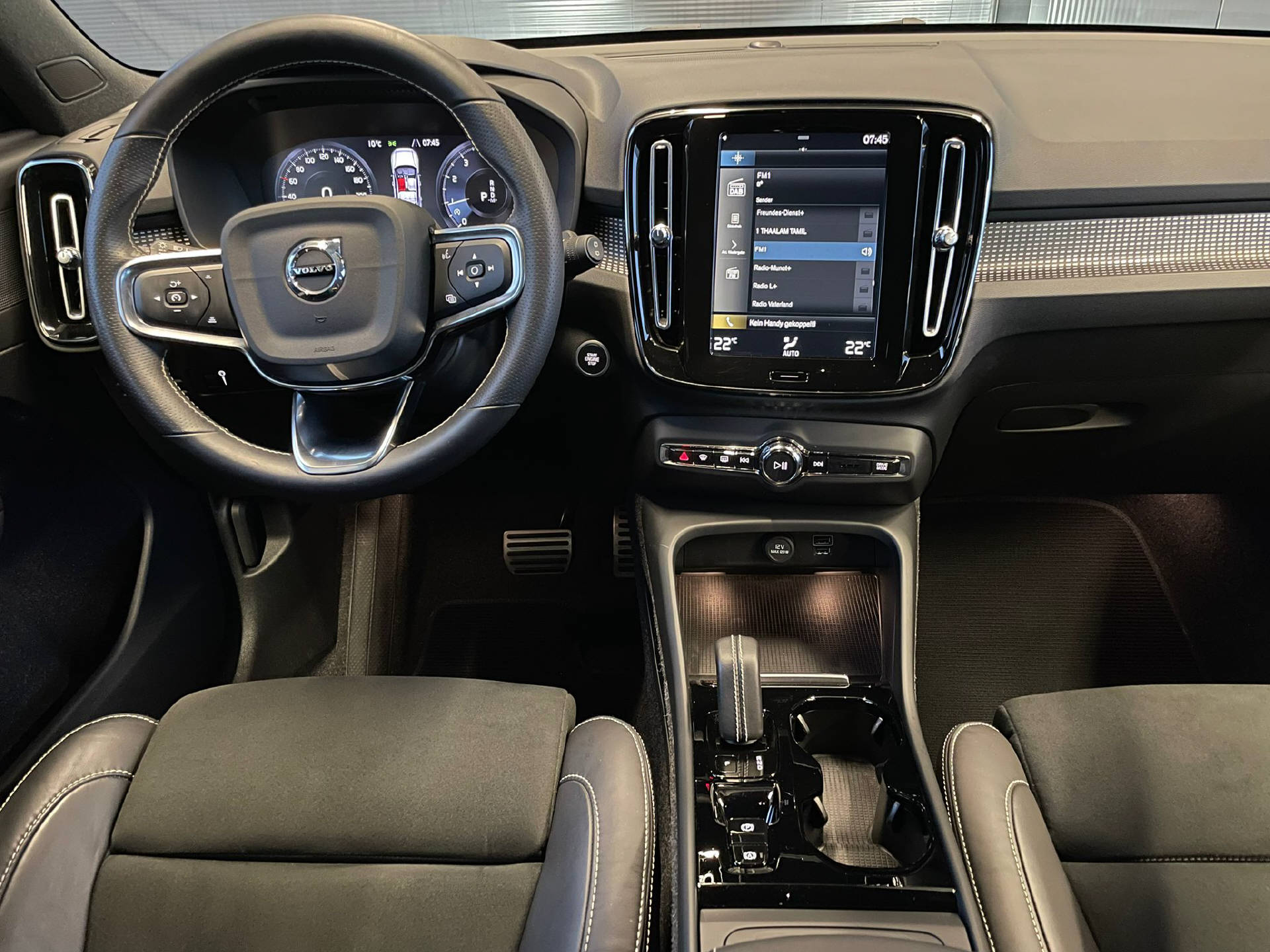 VOLVO XC40 1.5 T3 R-Design-image-7