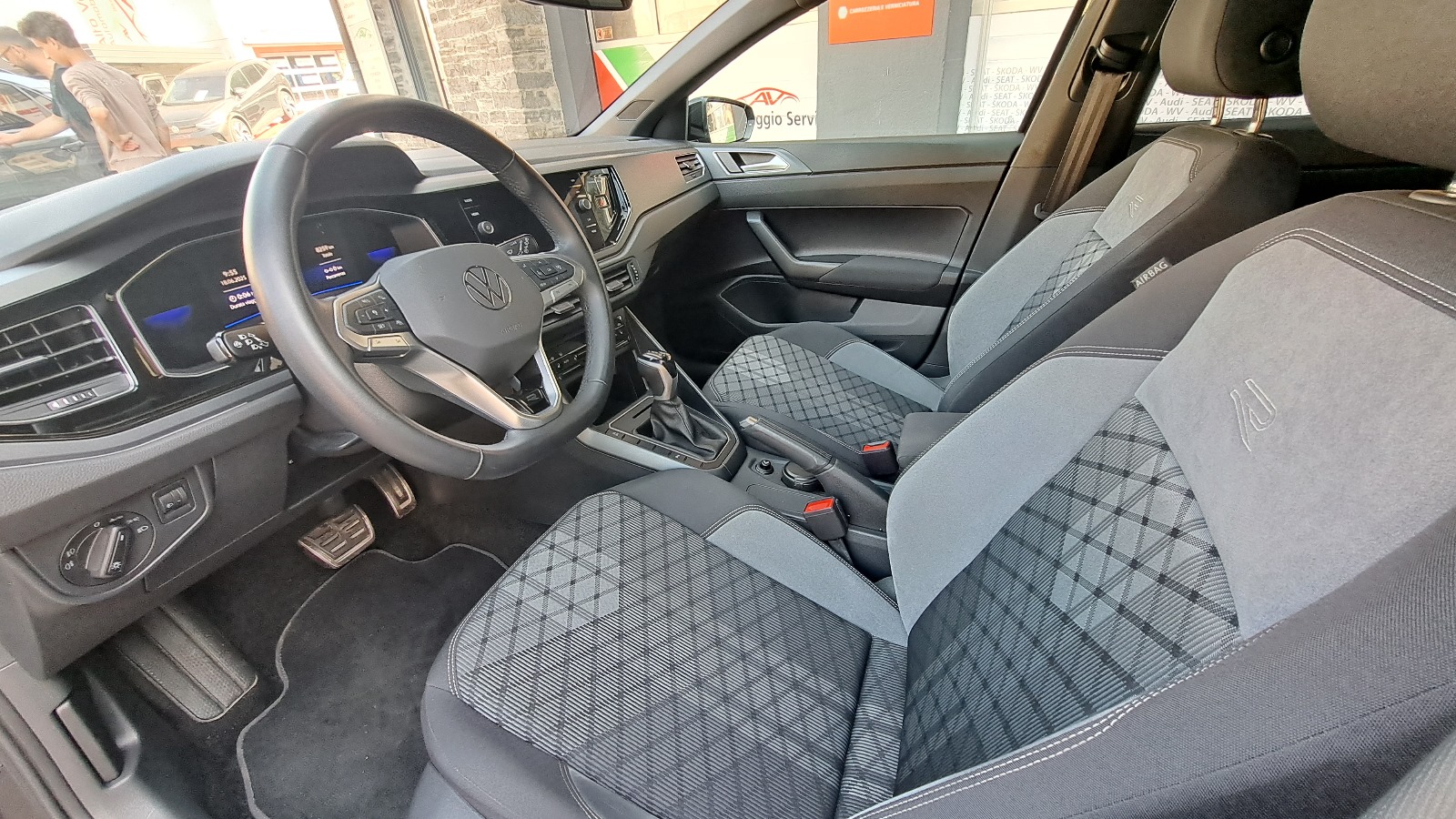 VW Polo 1.0 TSI R-Line DSG-image-7