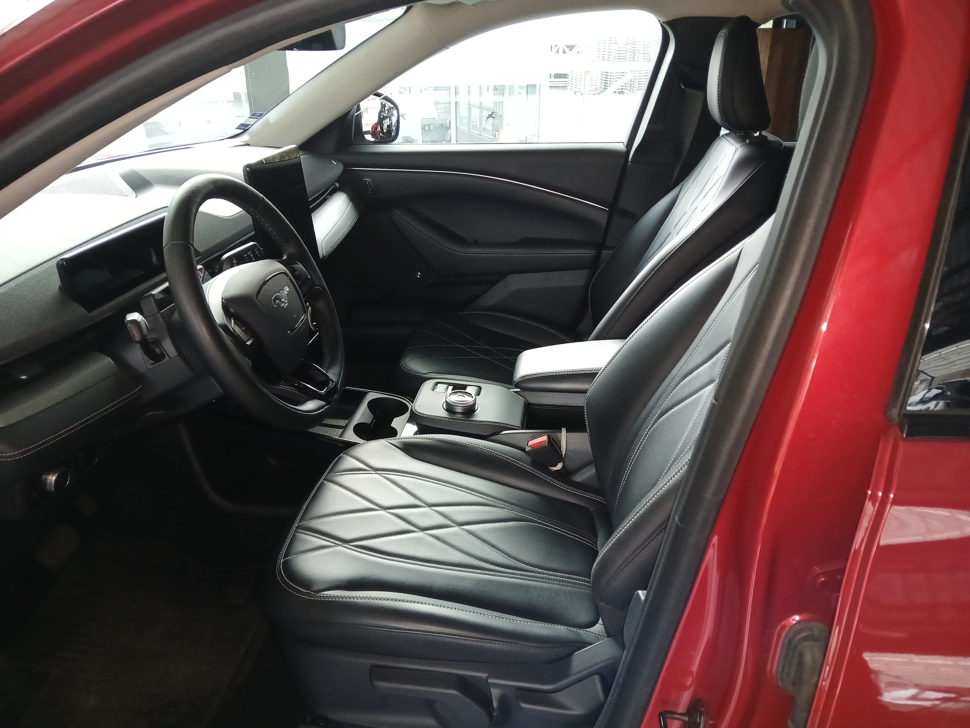 FORD Mustang MACH-E RWD 72.6 kWh-image-4