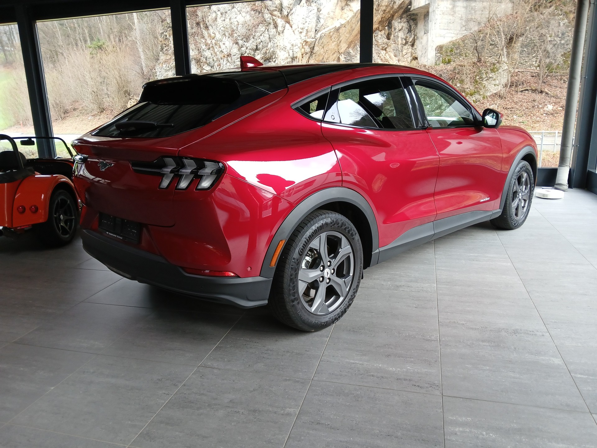 FORD Mustang MACH-E RWD 72.6 kWh-image-3
