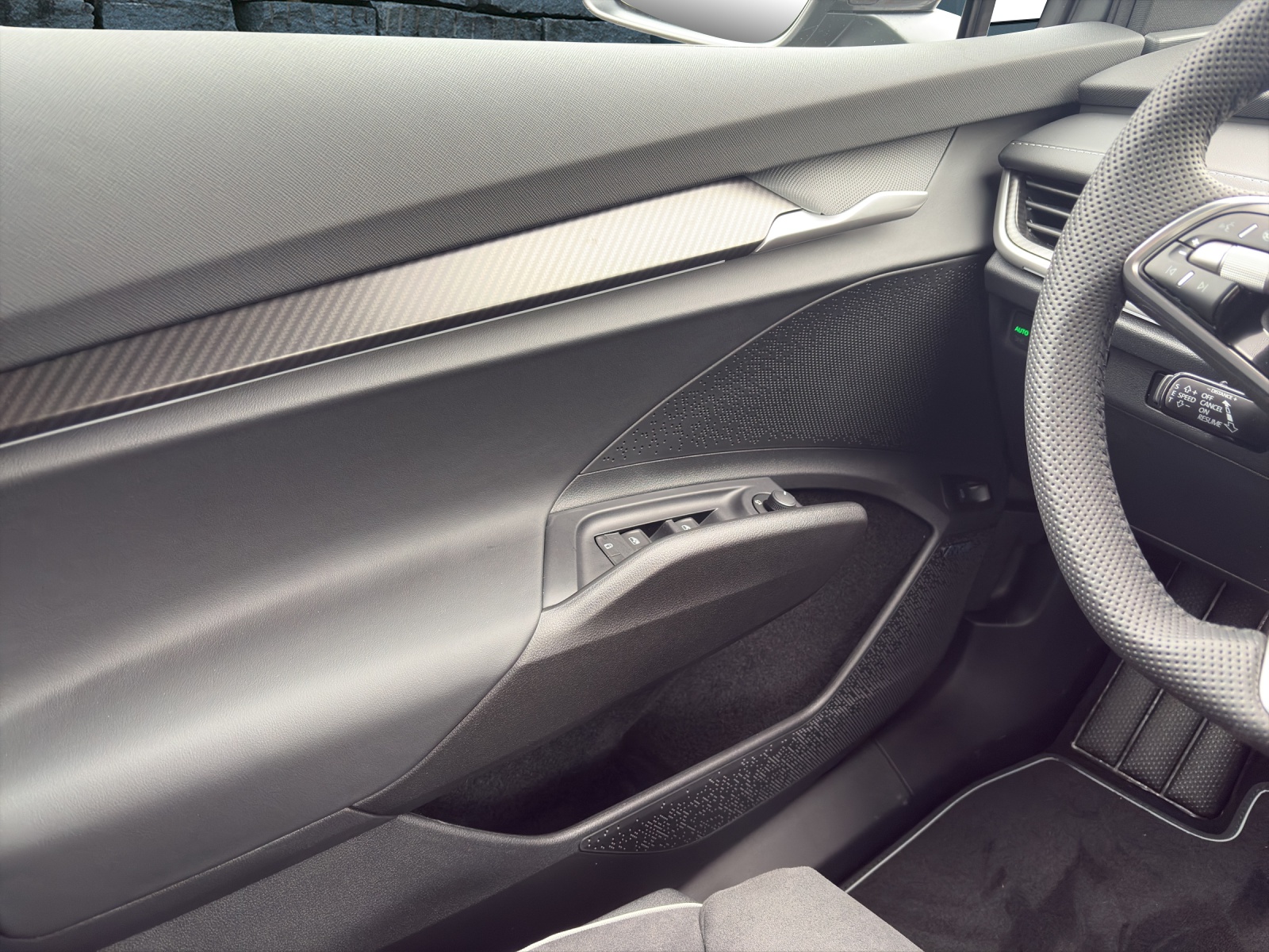 SKODA Elroq 85x Sportline 4x4-image-13